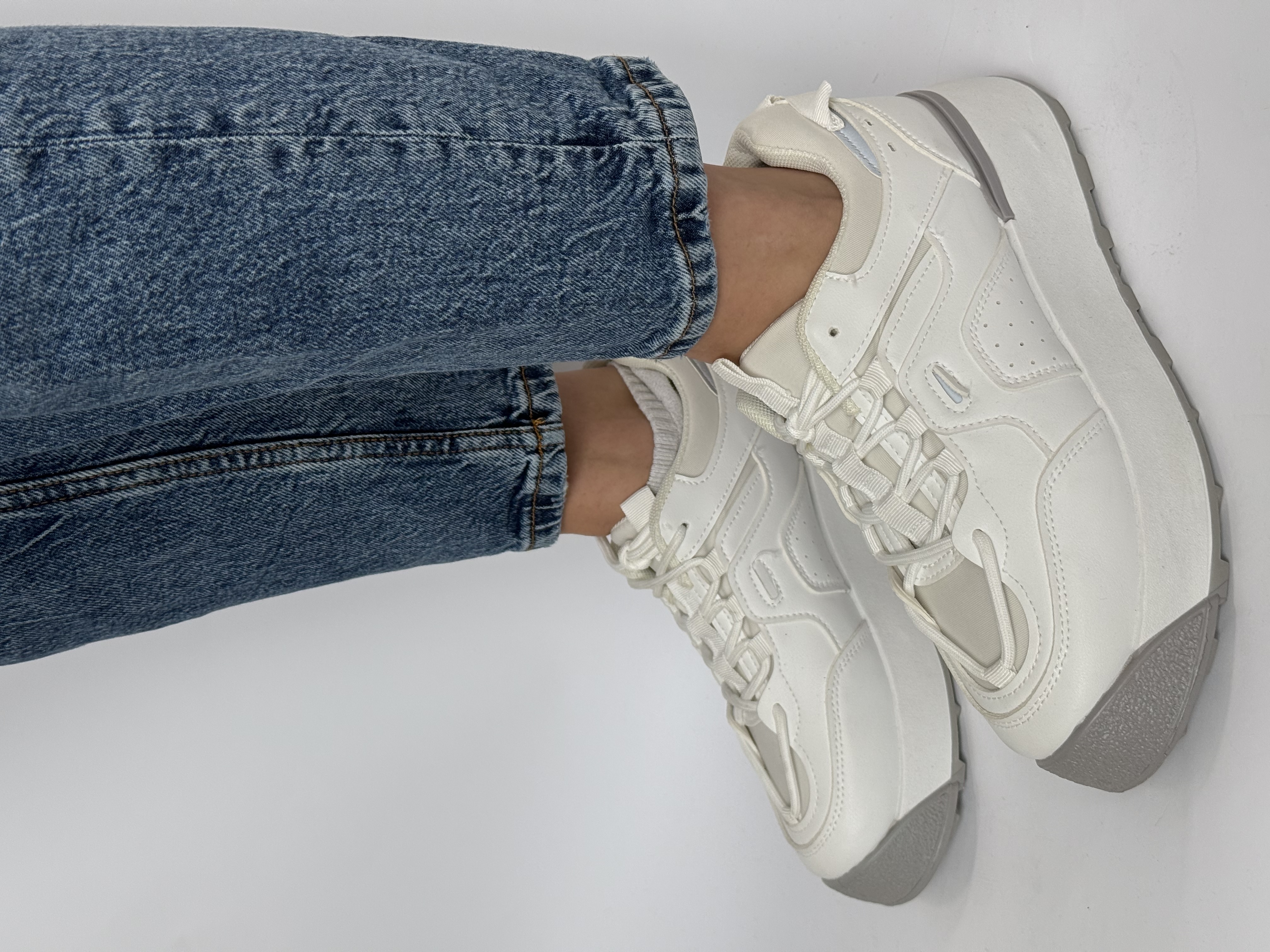 Baltos spalvos batai (BL338)