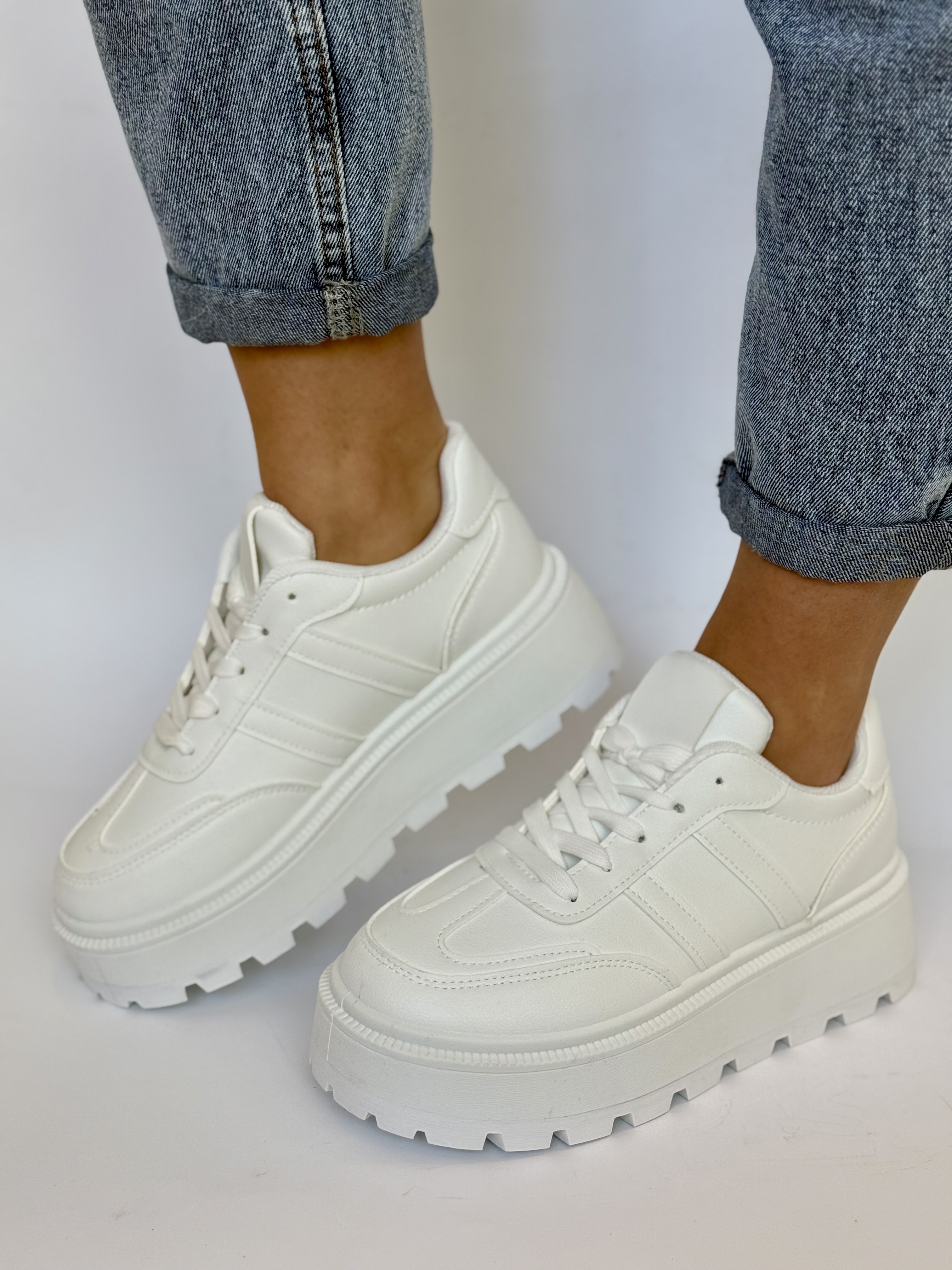 Balti platforminiai kedai (NB769)