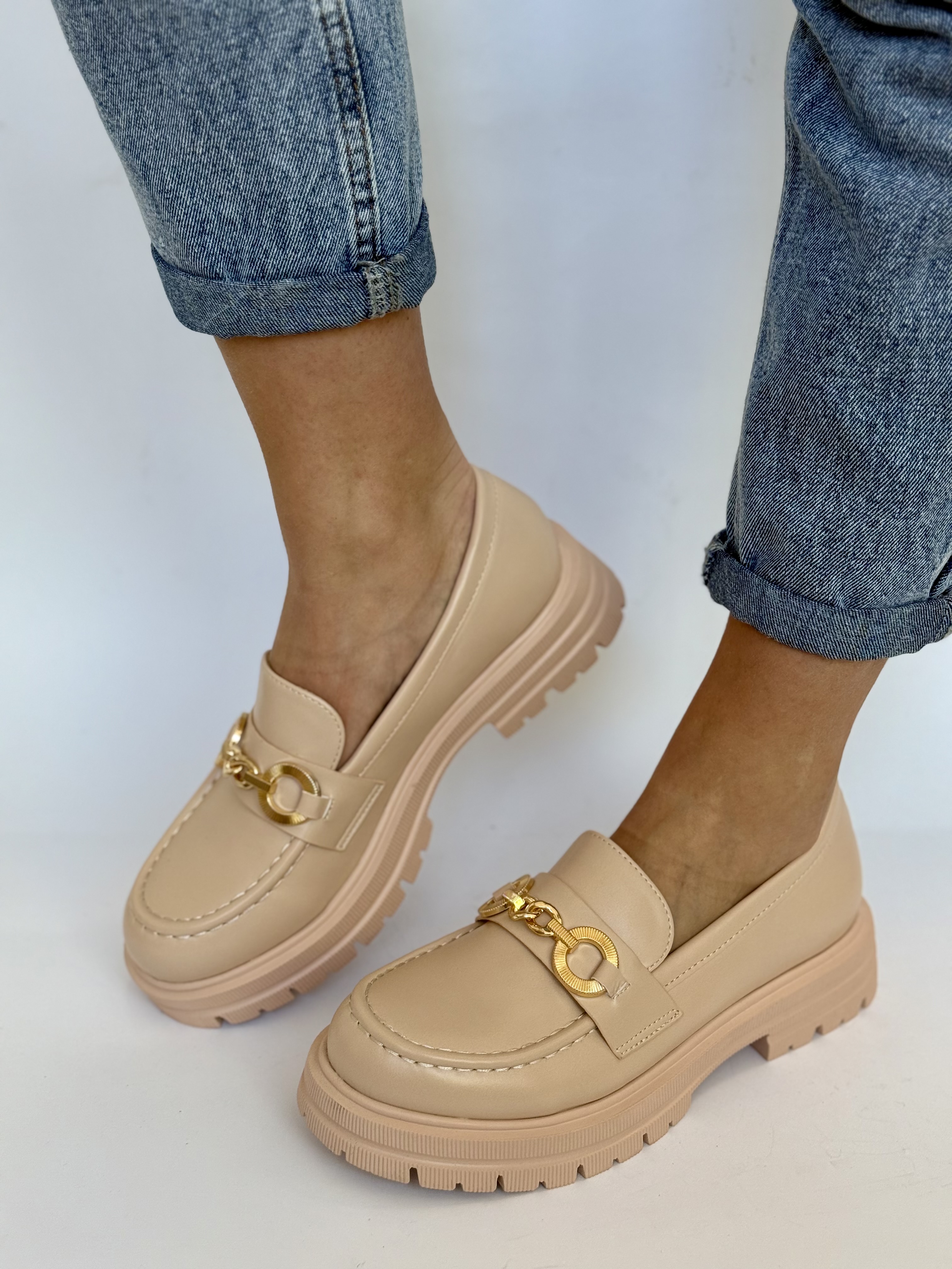 Moteriški smėlio spalvos loaferiai (HX8)