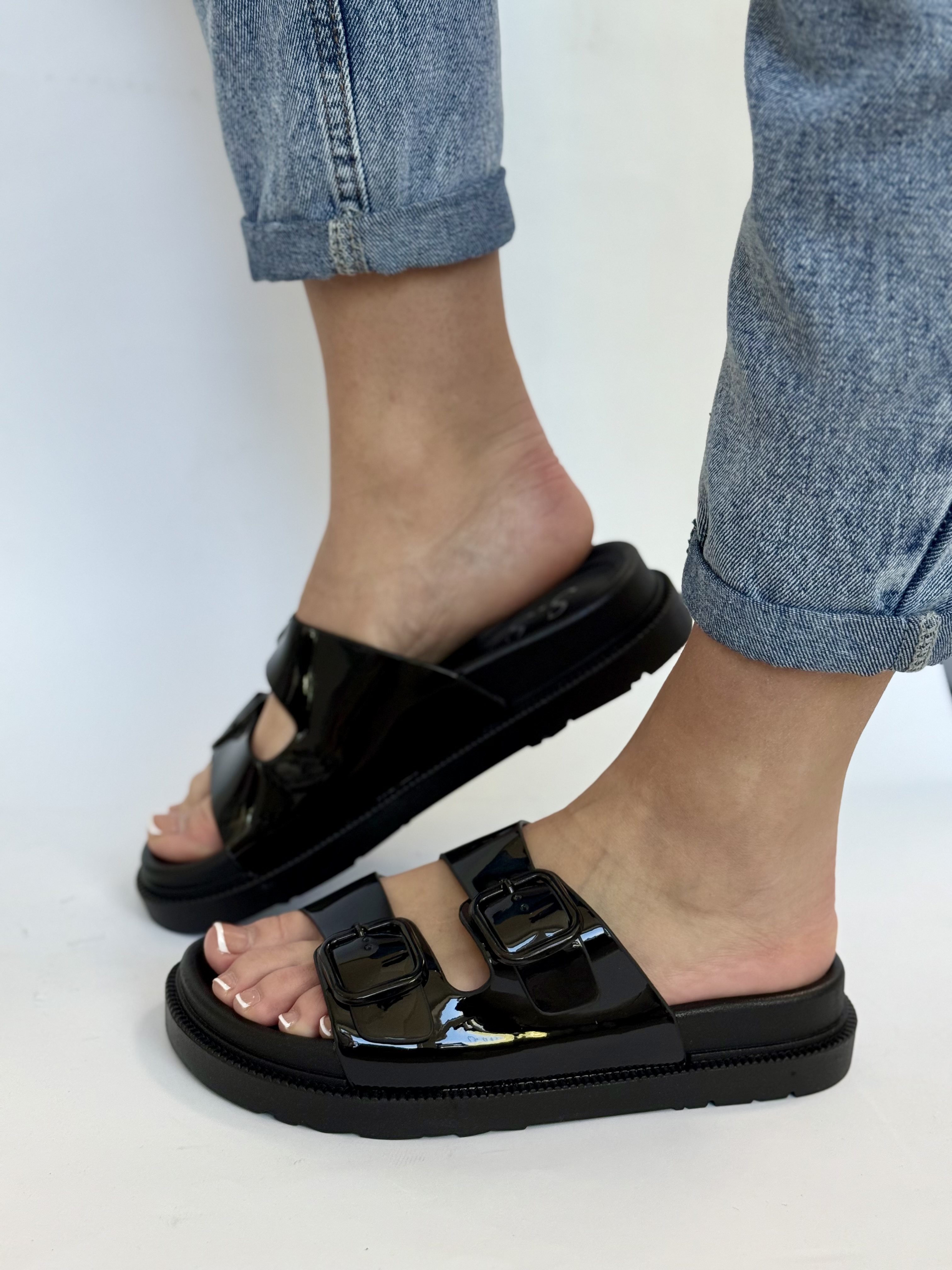 Juodos lakuotos tapkės (OM5579-1)