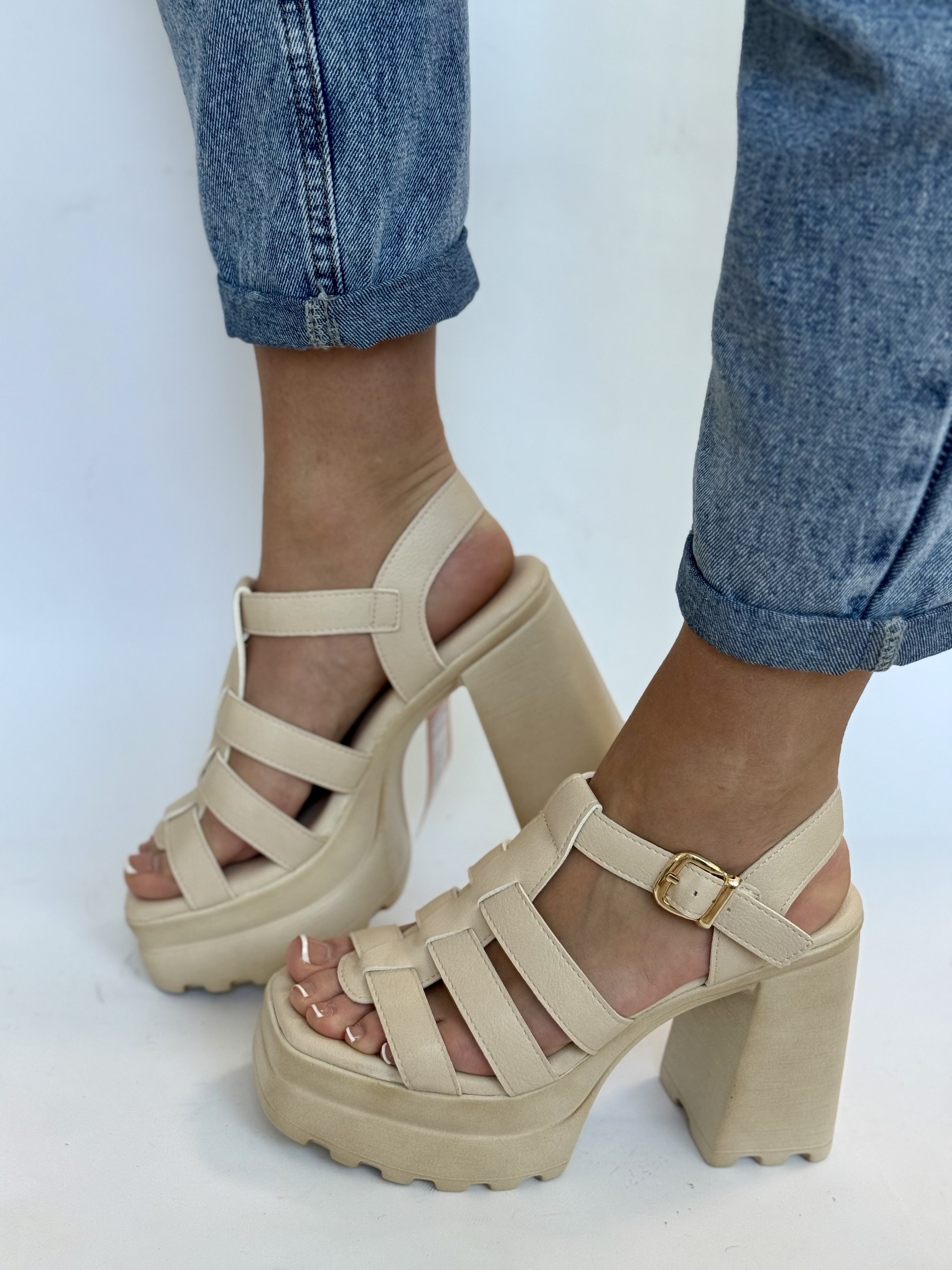 Aukštakulniai sandalai su platforma (R9168)