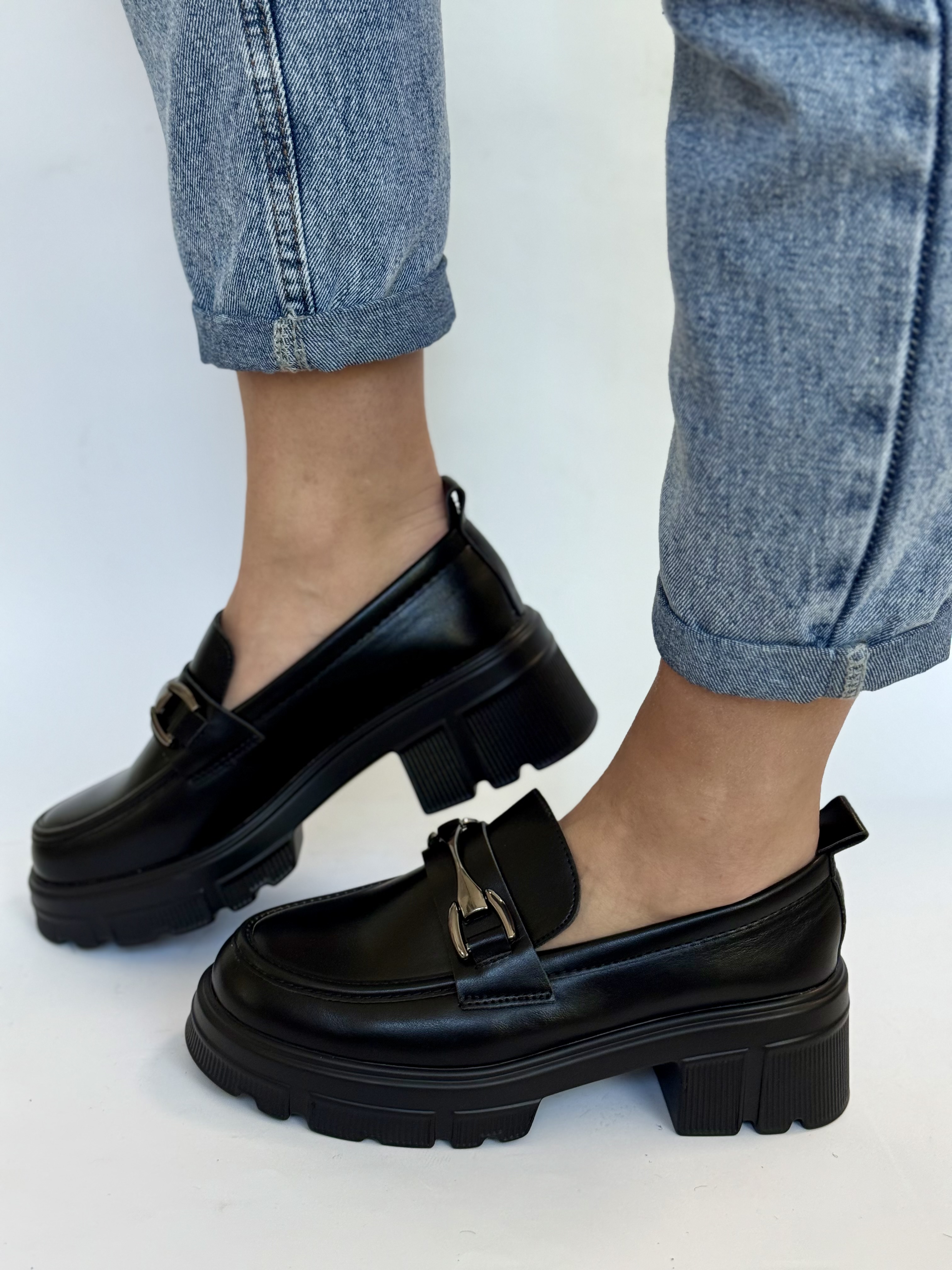 Stilingi juodi batai