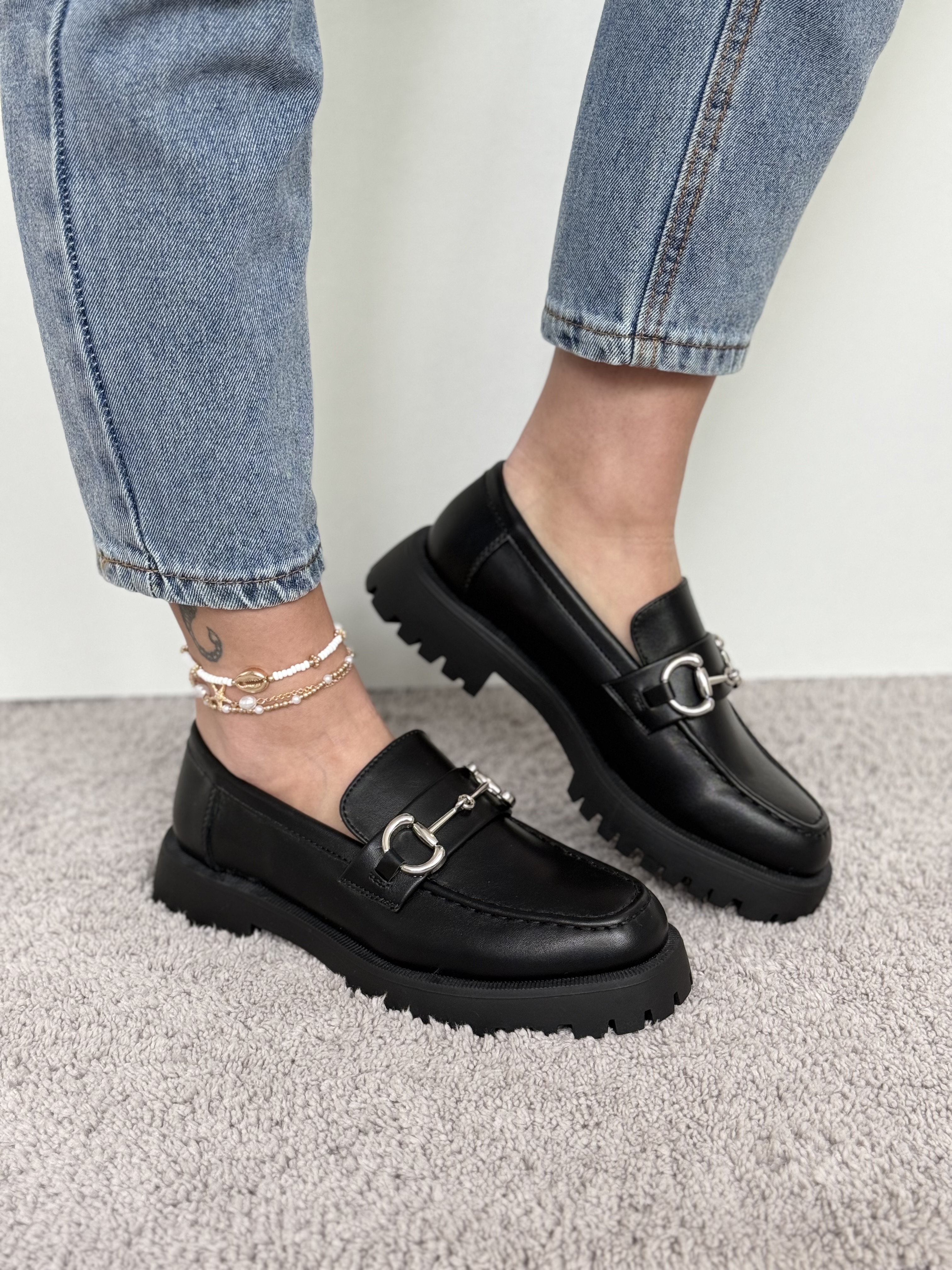 Juodi loaferiai su sidabriniu dirželiu (DMLM8305)