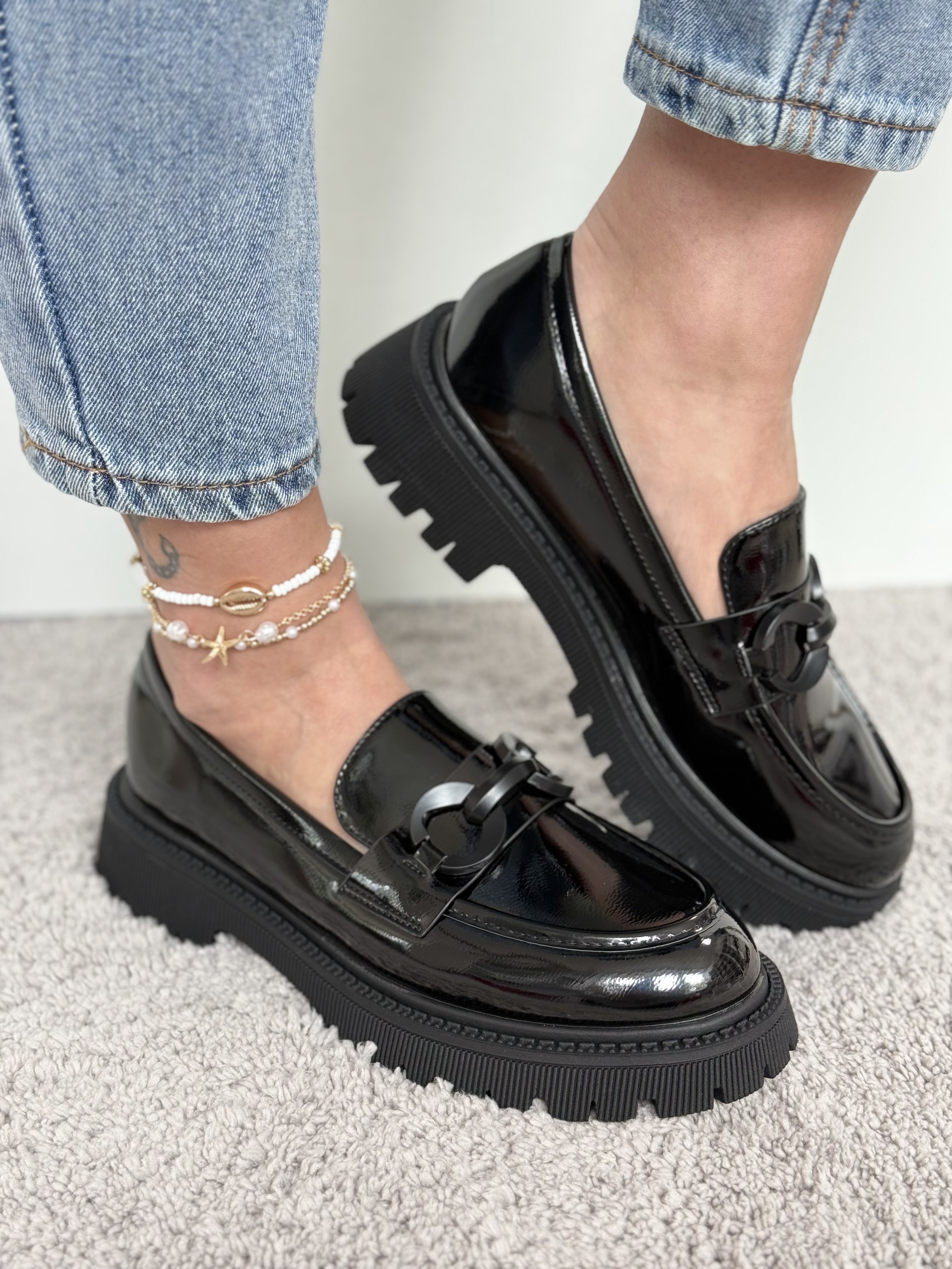 Juodi lakuoti loaferiai (GE3224-7)