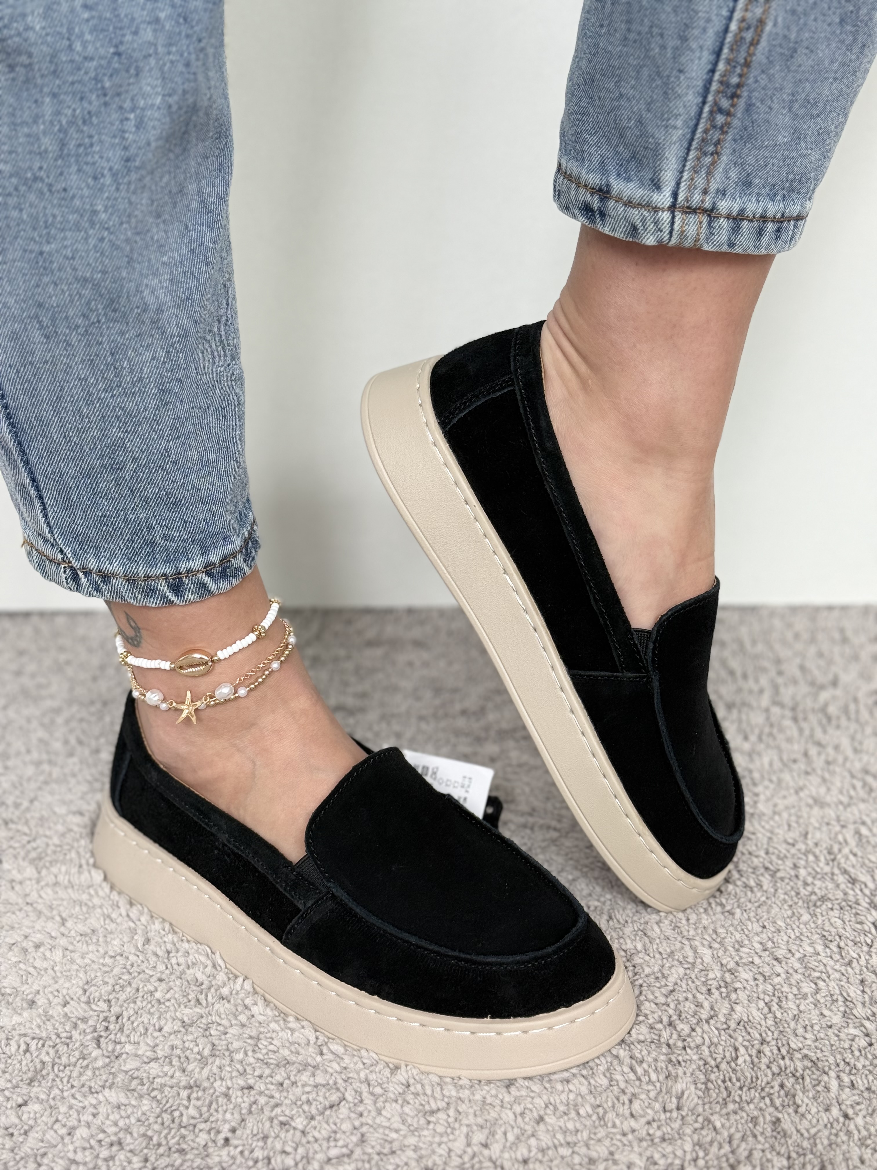 Juodi zomšiniai moteriškos bateliai (2388)