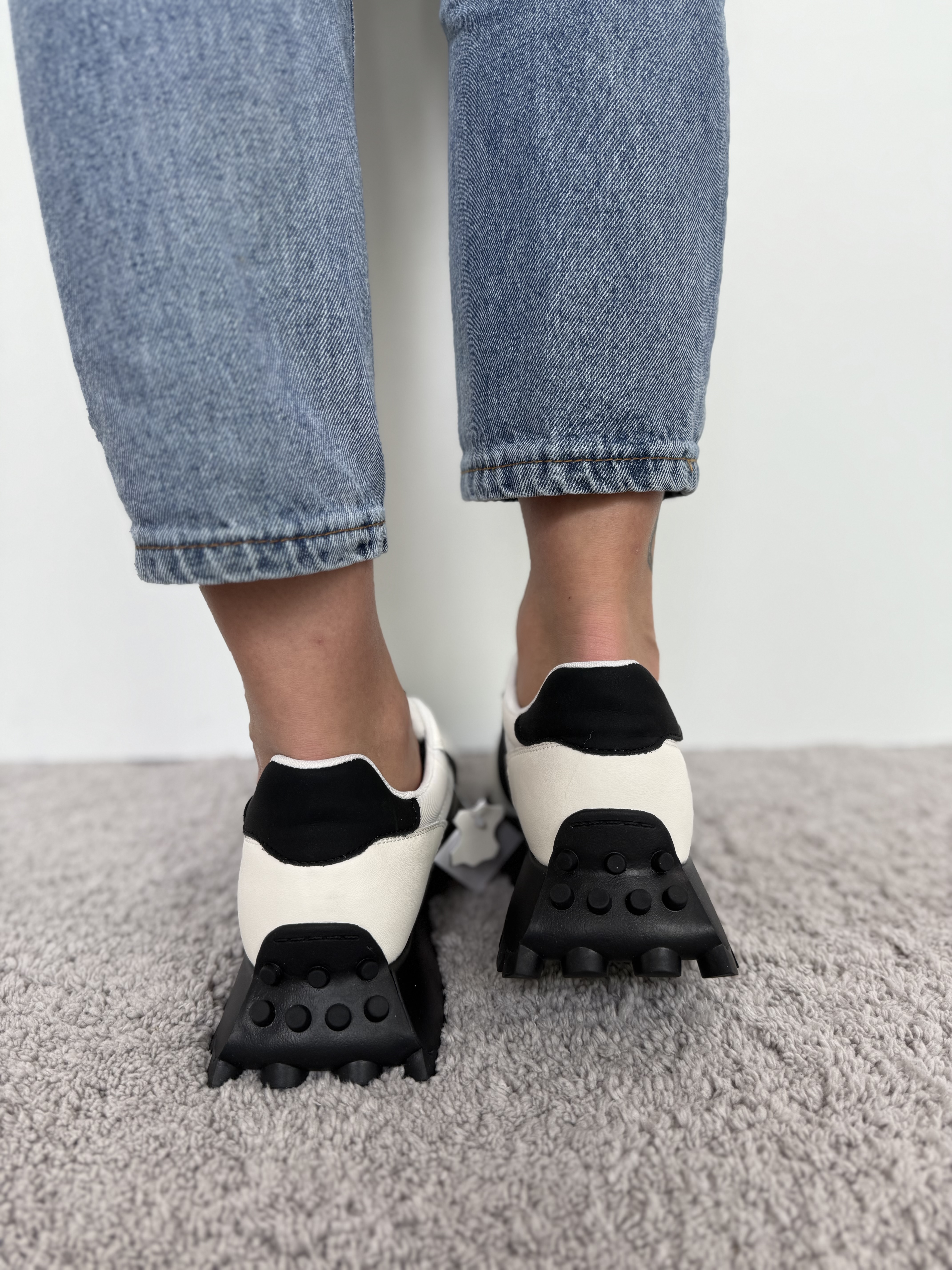 Balti sportiniai odiniai kedukai