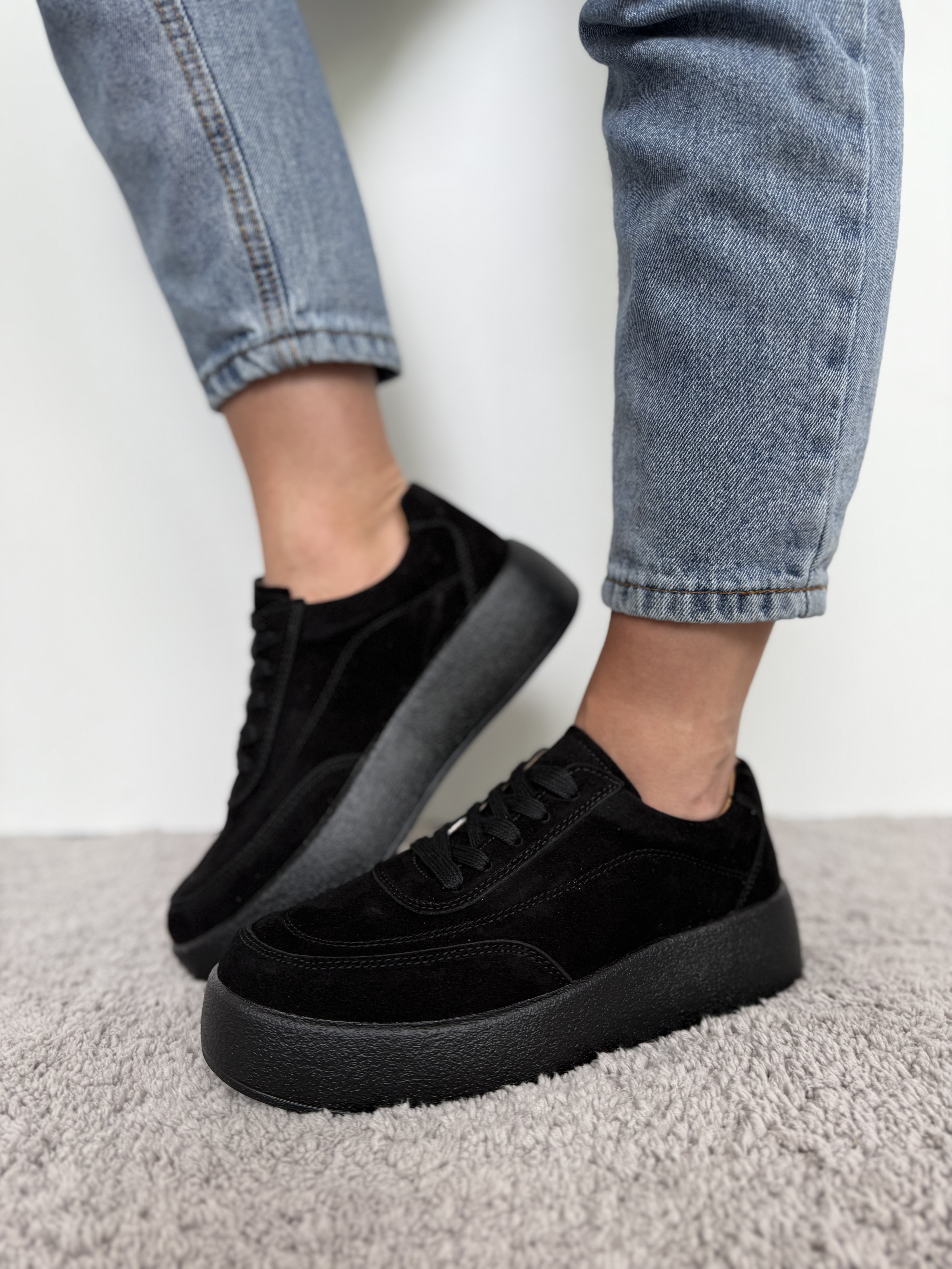 Juodi zomšiniai kedukai (2323)