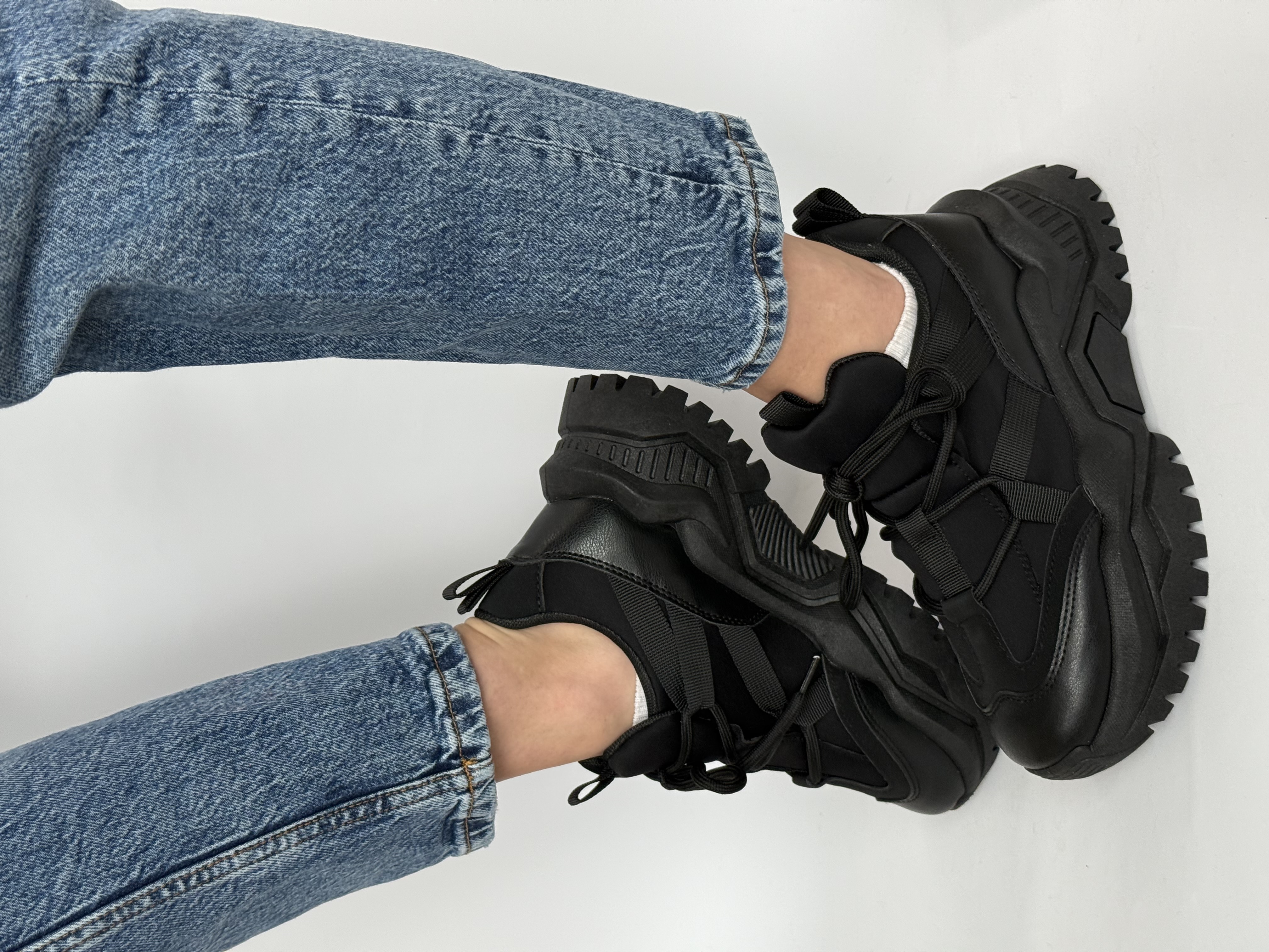 Juodi sportbačiai masyviu padu (BL379)