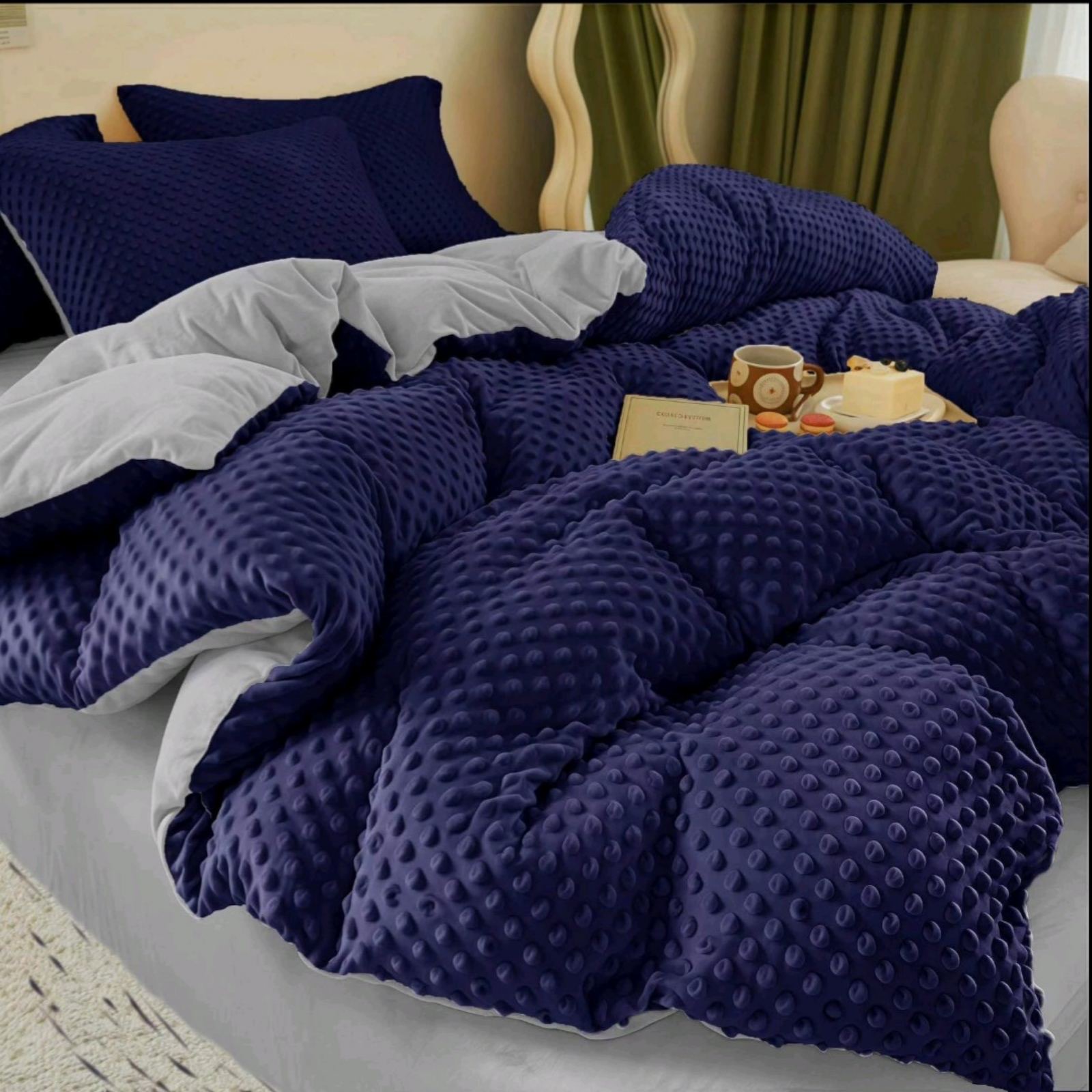 Tamsiai mėlynas pliušinės patalynės komplektas