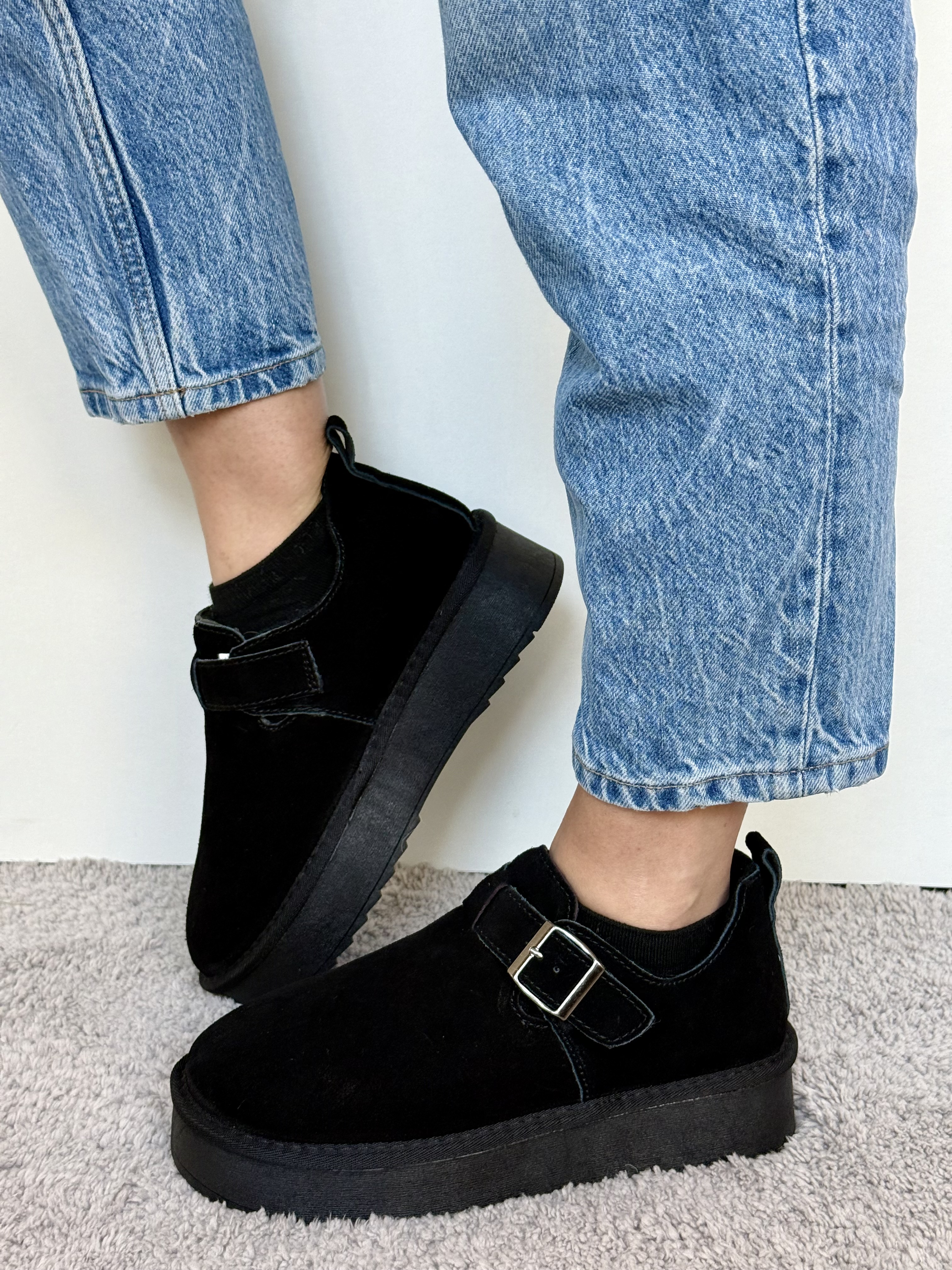 Juodi verstos odos moteriški batai su vilna (A10)