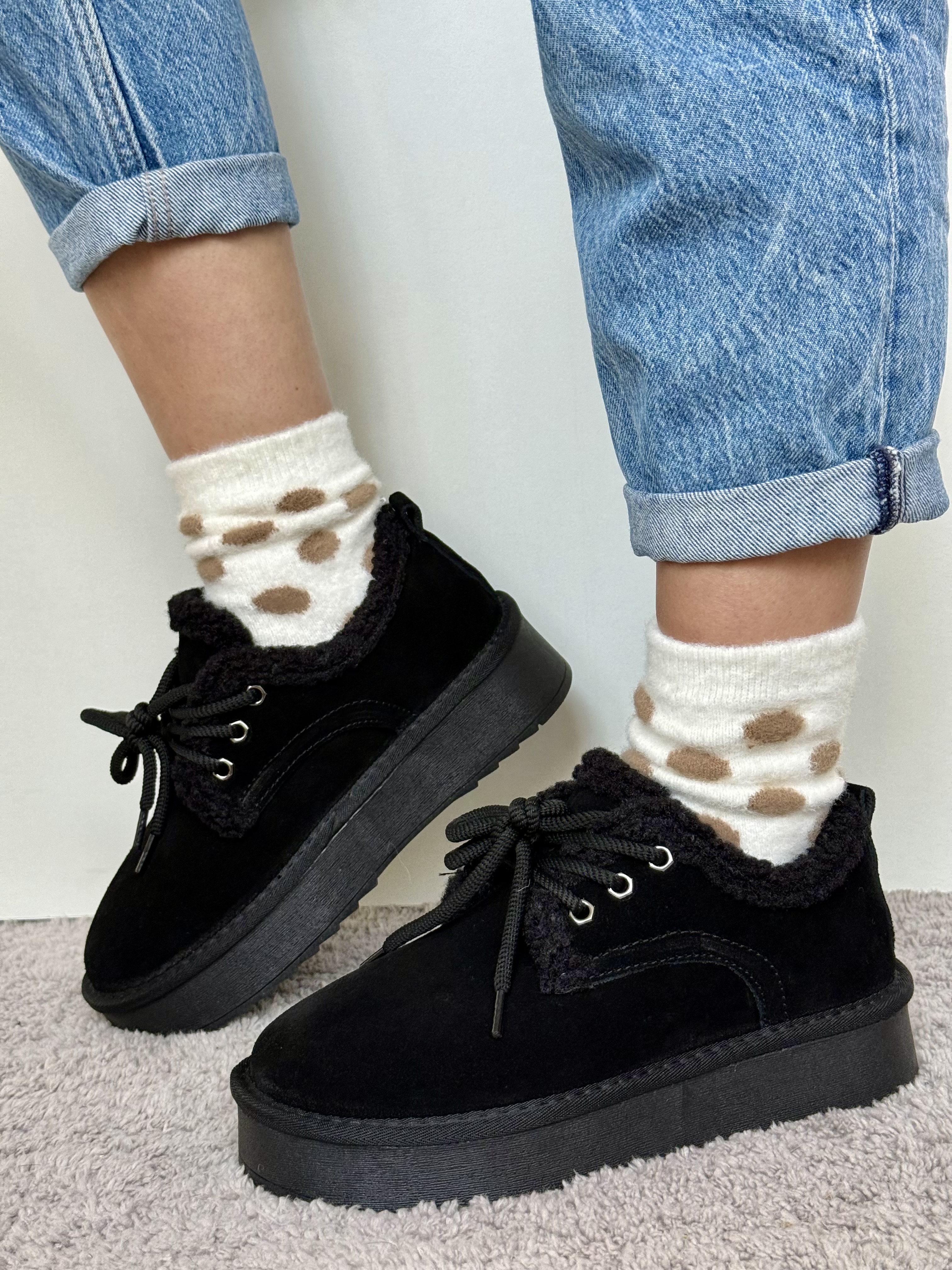 Juodi verstos odos batai su užvarščiais, viduje vilna (A80)