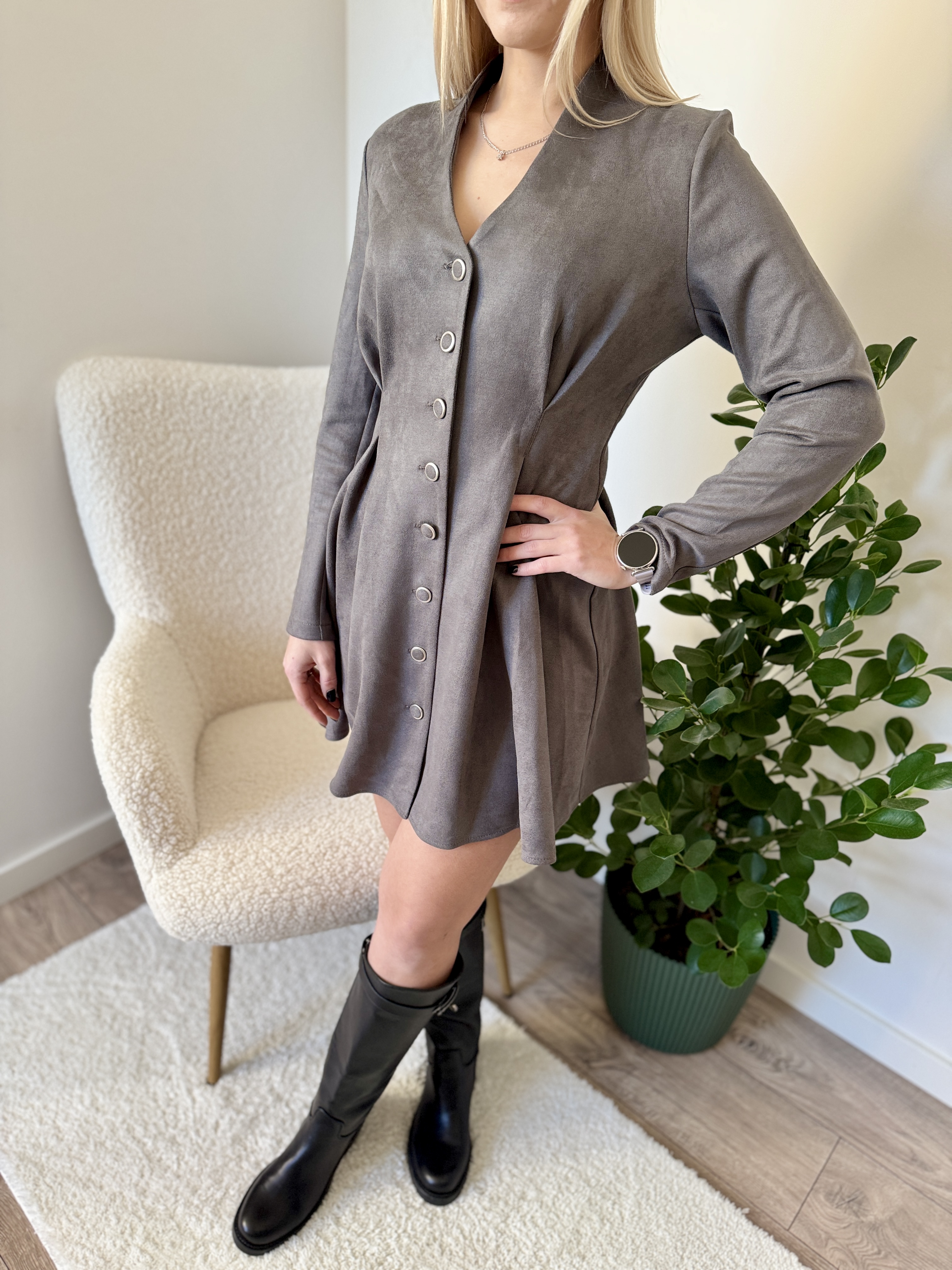 Pilka veliūrinė suknelė