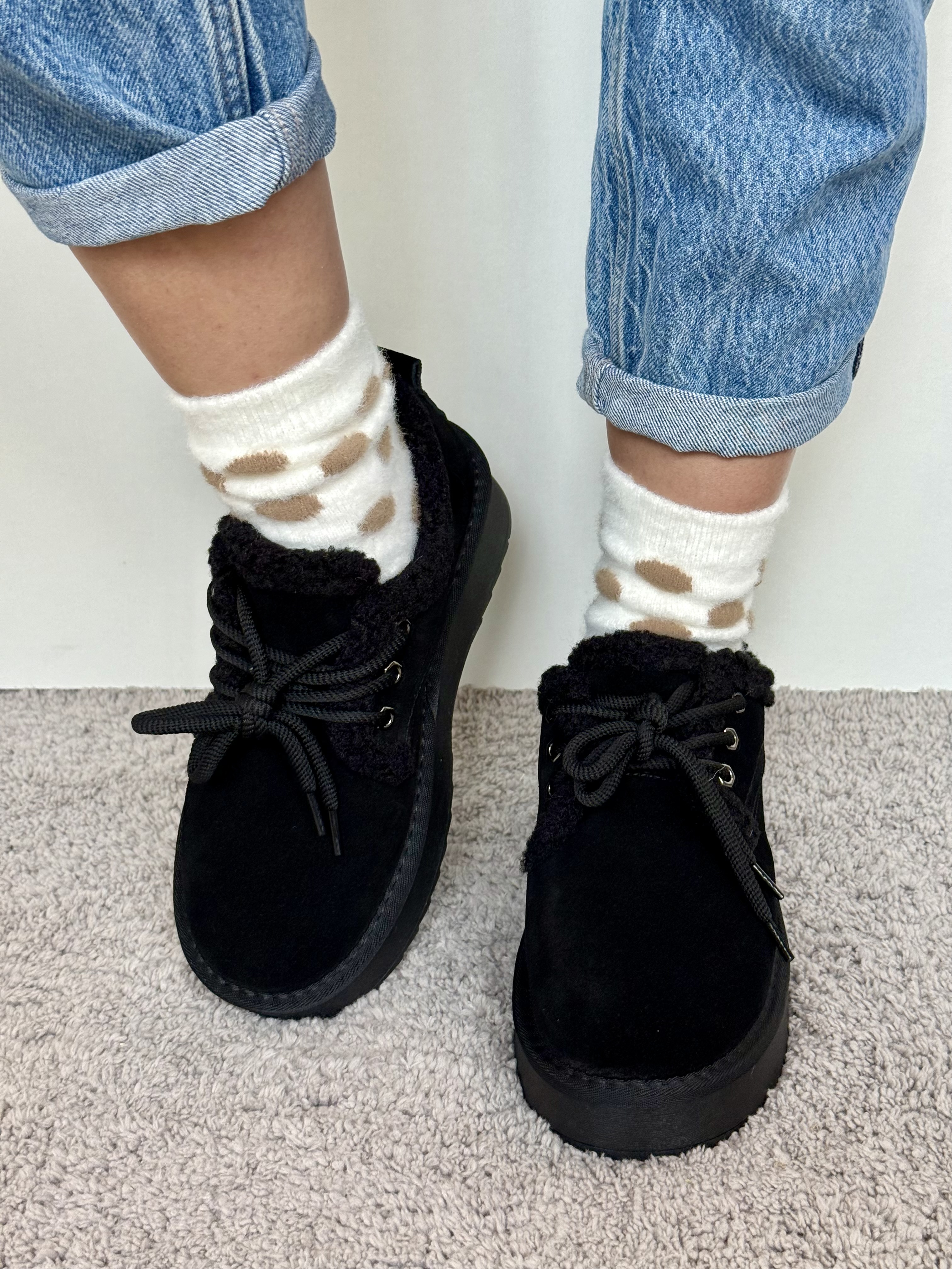 Juodi verstos odos batai su užvarščiais, viduje vilna (A80)