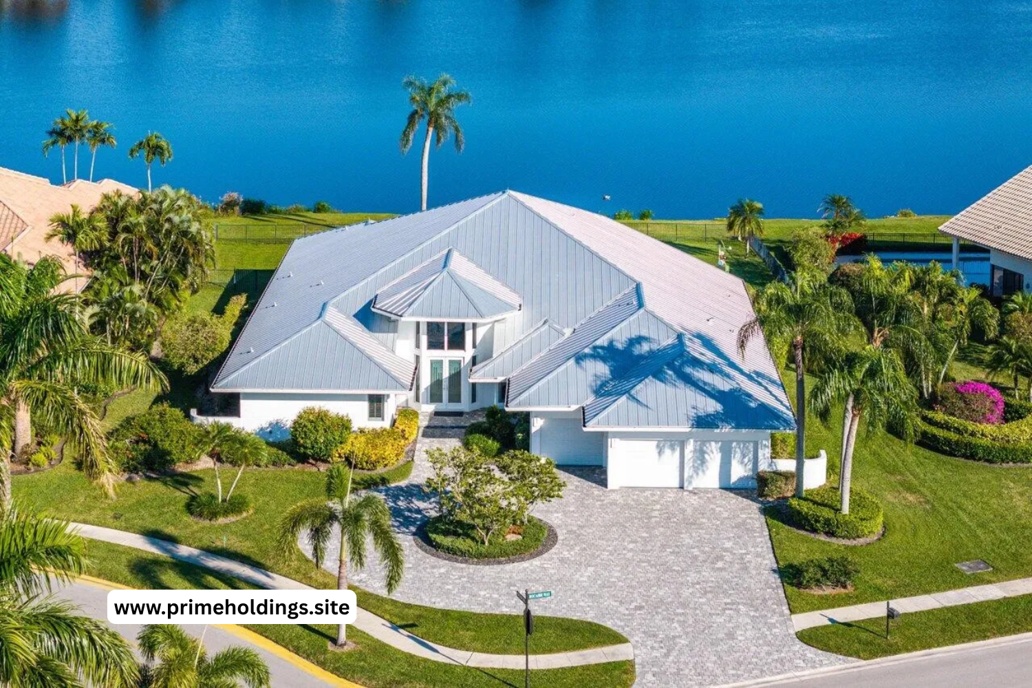 $3,395,000.00 | 4 bed 5.5 bath 4,463sqft 4,463 square feet 0.48acre lot | 4722 Bocaire Blvd, Boca Raton, FL 33487.