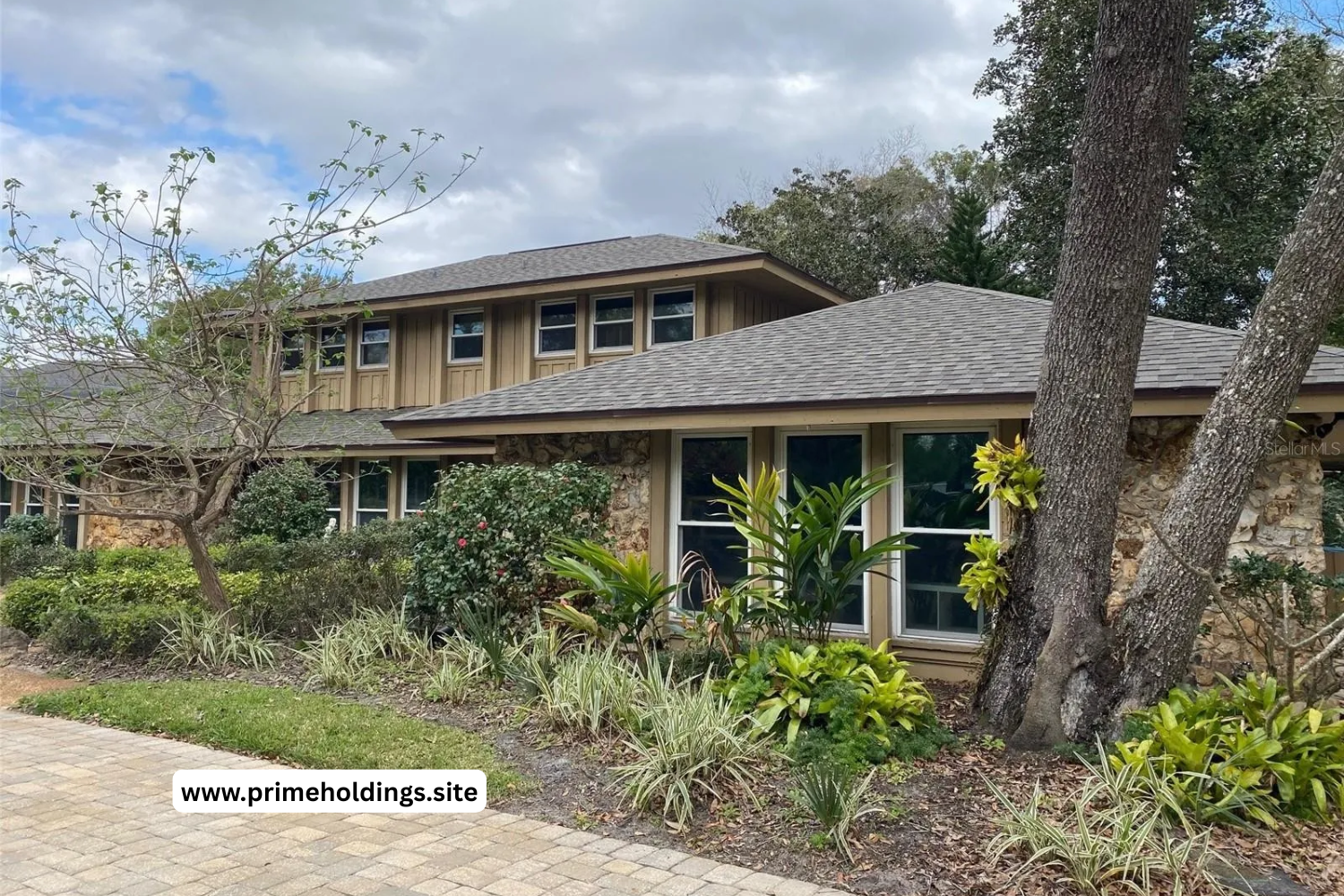 $1,295,000.00 | 4 bed 3.5 bath 3,862sqft 3,862 square feet 0.68acre lot | 1606 The Oaks Dr, Maitland, FL 32751.
