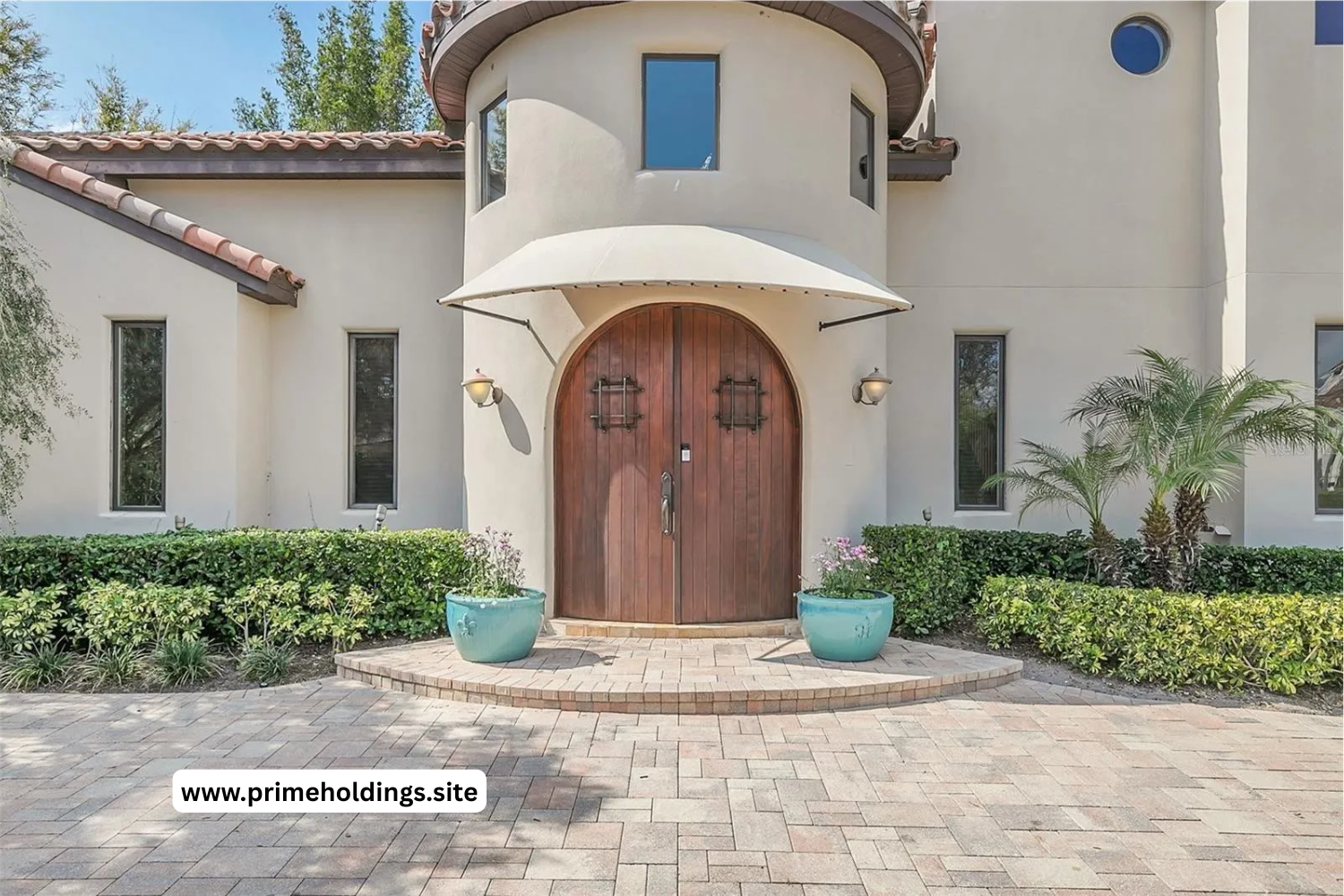 $1,675,000.00 | 5 bed 4.5 bath 3,885sqft 3,885 square feet 0.41acre lot | 135 James Pl, Maitland, FL 32751.