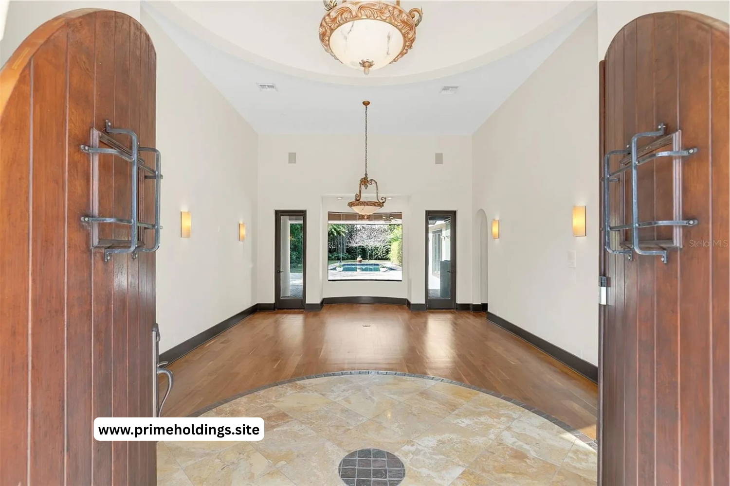 $1,675,000.00 | 5 bed 4.5 bath 3,885sqft 3,885 square feet 0.41acre lot | 135 James Pl, Maitland, FL 32751.