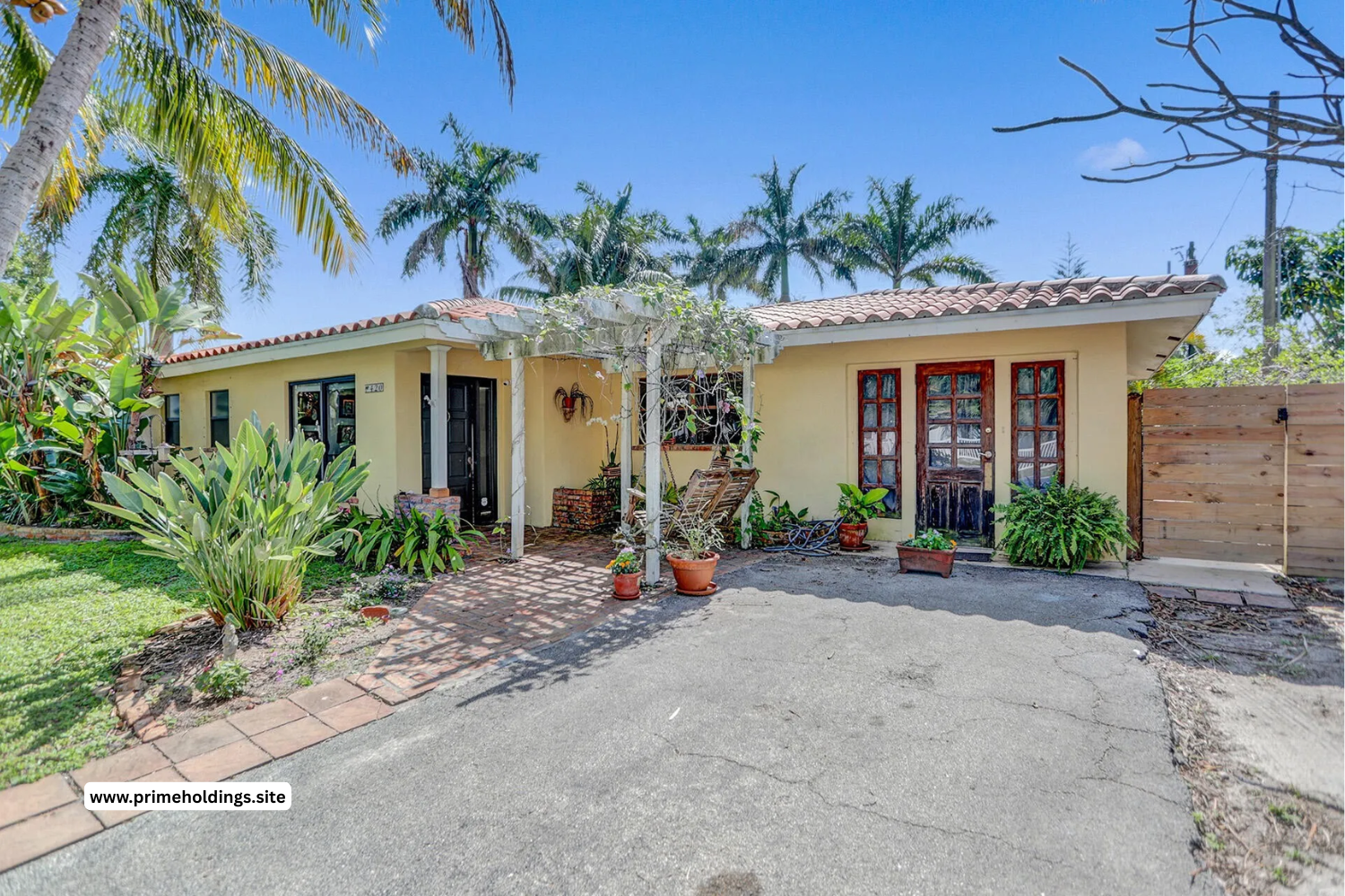 $3,950.00/mo | 3 bed 2 bath 1,978sqft | 420 NE 36th St, Boca Raton, FL 33431.