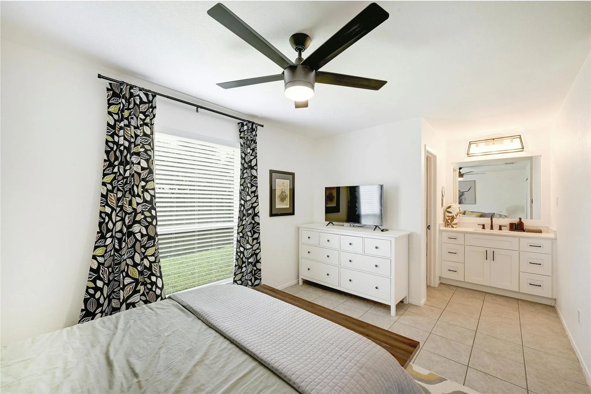 $2,150/mo | 2 bed 2 bath 1,778sqft 1,778 square feet 8,102sqft lot | 3605 Leafield Dr Unit A, Austin, TX 78749. 