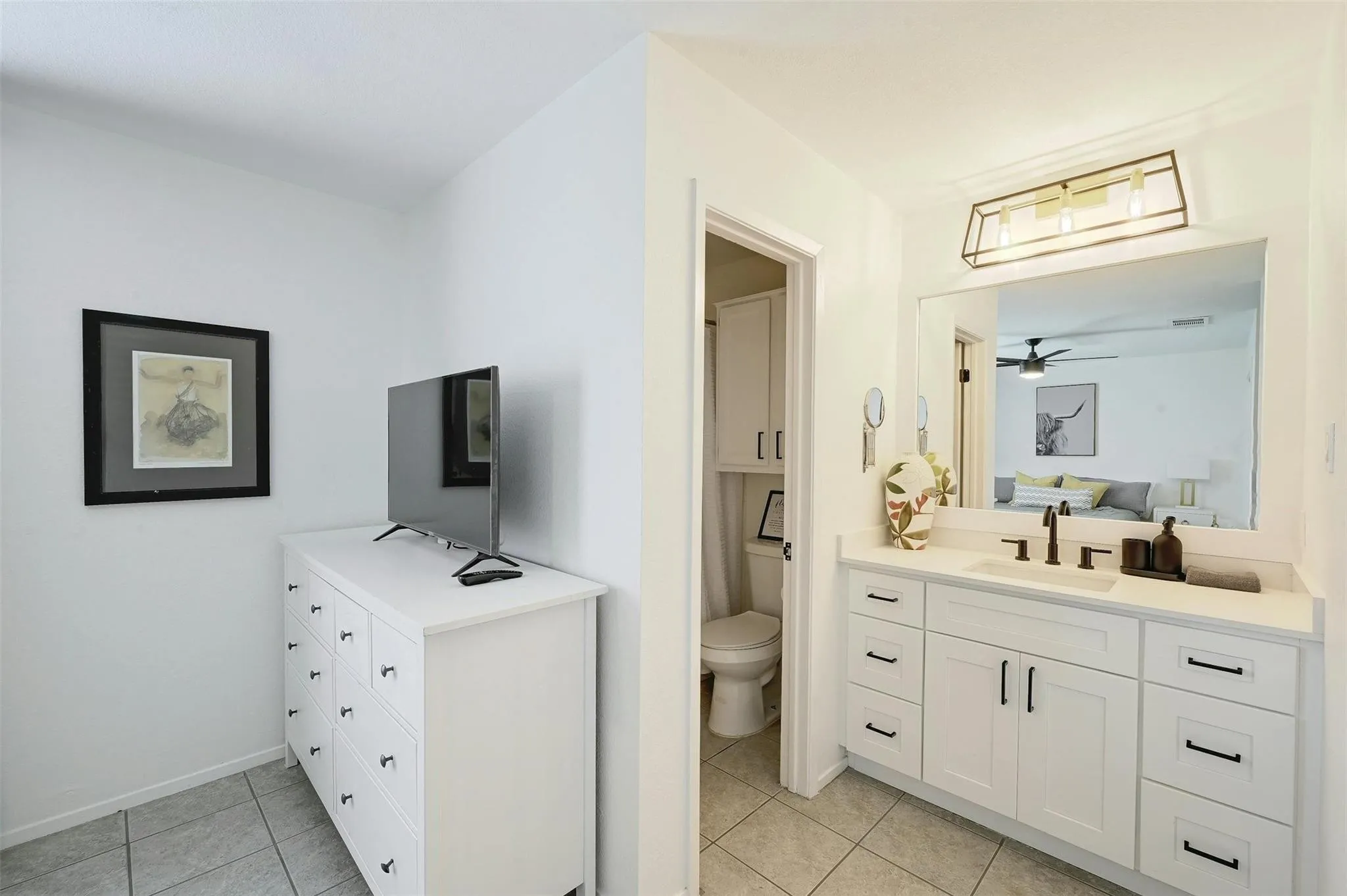 $2,150/mo | 2 bed 2 bath 1,778sqft 1,778 square feet 8,102sqft lot | 3605 Leafield Dr Unit A, Austin, TX 78749. 