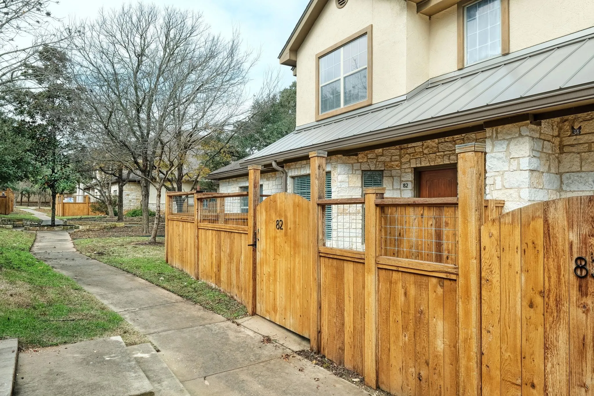 $2,695/mo | 3 bed 2.5 bath 2,077sqft 2,077 square feet 0.35acre lot | 8701 Escarpment Blvd Apt 82, Austin, TX 78749.