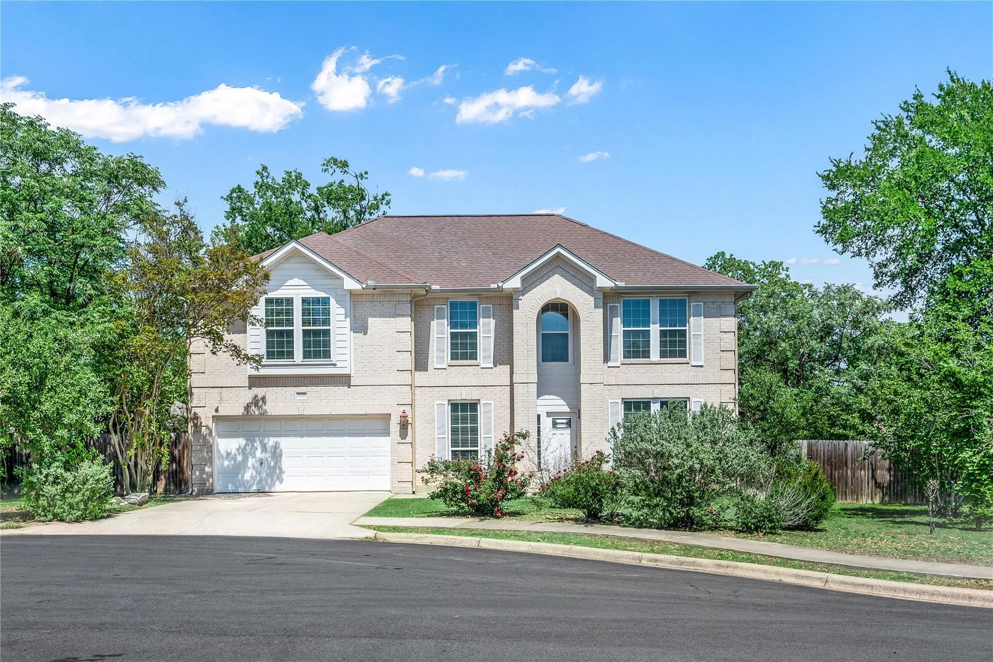 $3,500/mo | 5 bed 3 bath 2,610sqft 2,610 square feet 0.23acre lot | 5400 Amanda Ellis Ct, Austin, TX 78749.