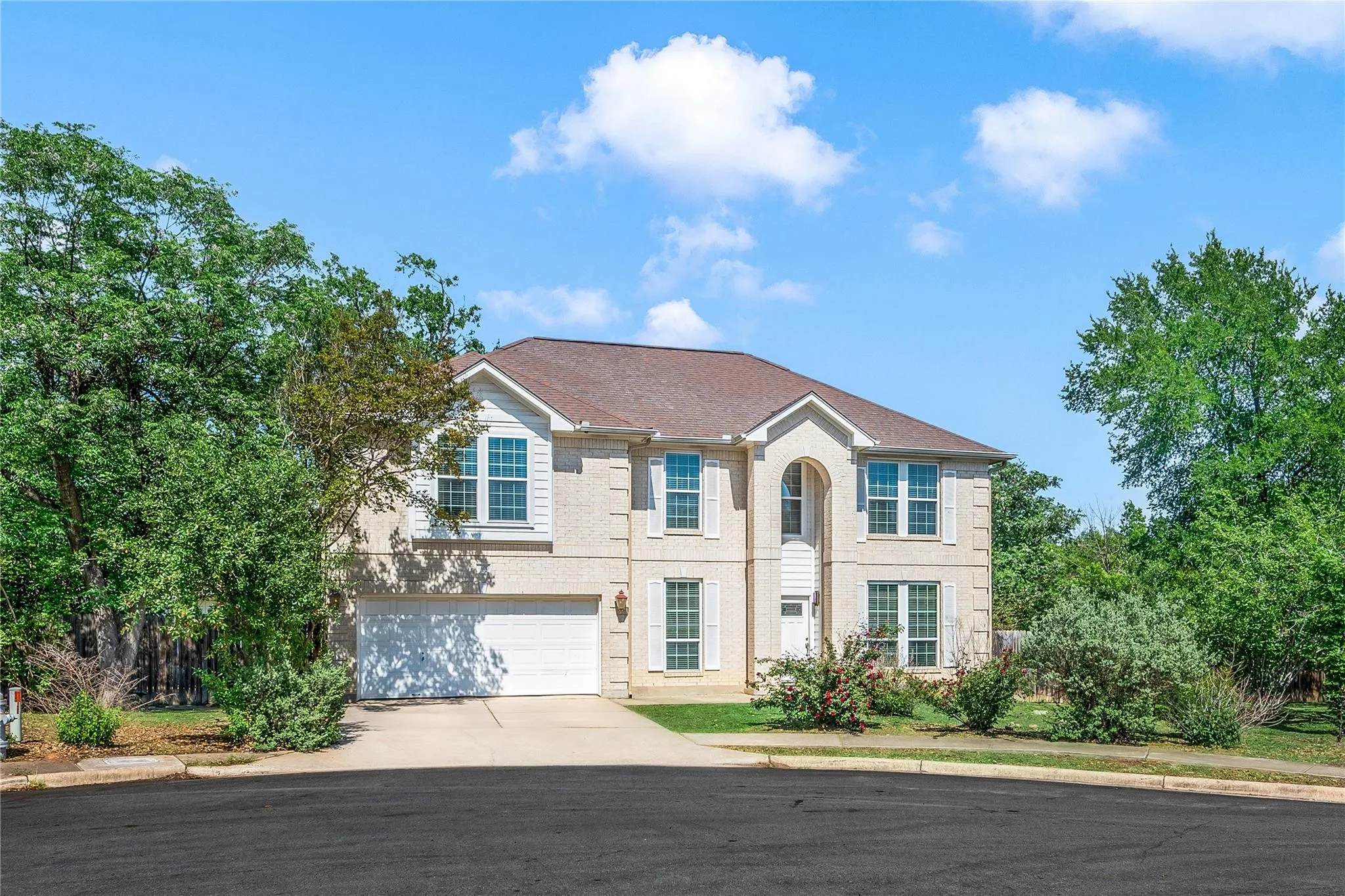 $3,500/mo | 5 bed 3 bath 2,610sqft 2,610 square feet 0.23acre lot | 5400 Amanda Ellis Ct, Austin, TX 78749.