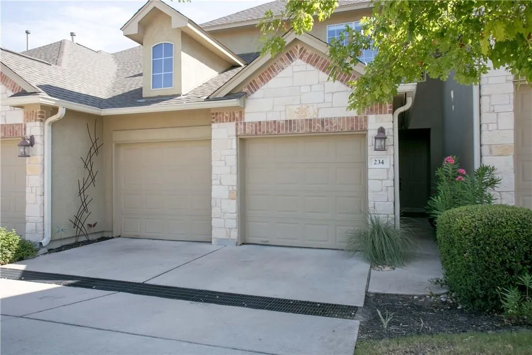 $4,000/mo | 4 bed 2.5 bath 2,417sqft 2,417 square feet 7,928sqft lot | 234 Aria Rdg Unit 102, Austin, TX 78738.