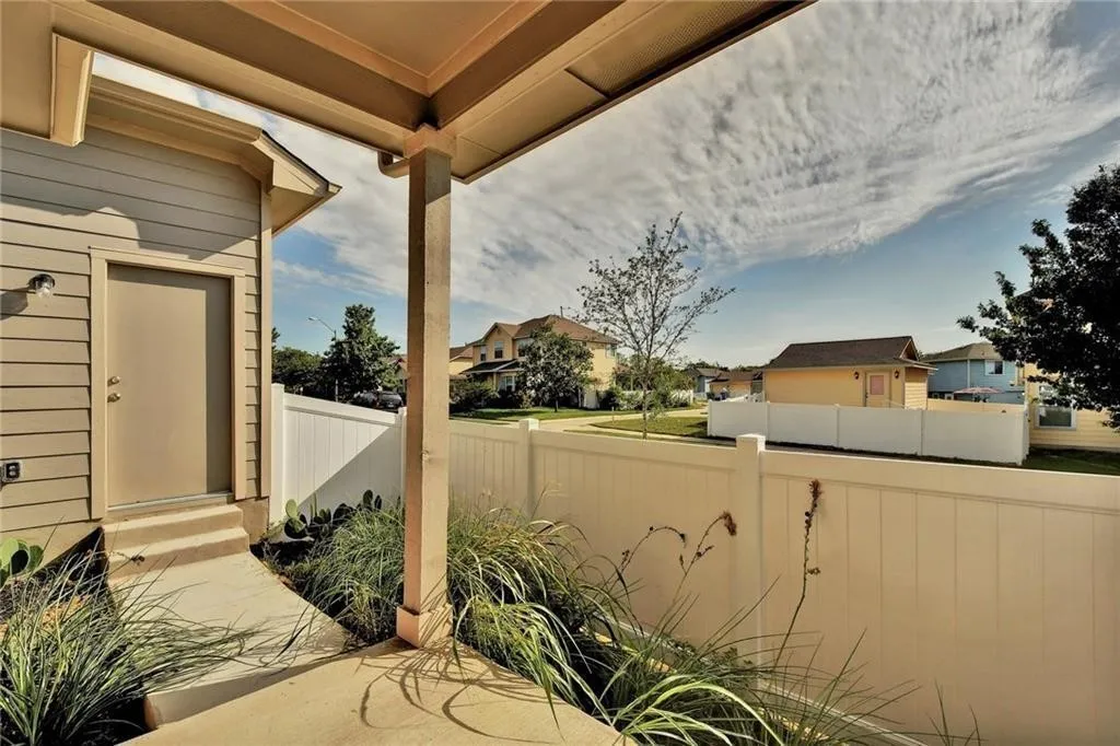 $2,000/mo | 3 bed 2.5 bath 1,782sqft 1,782 square feet 3,354sqft lot | 418 Crater Lake Dr, Pflugerville, TX 78660. 