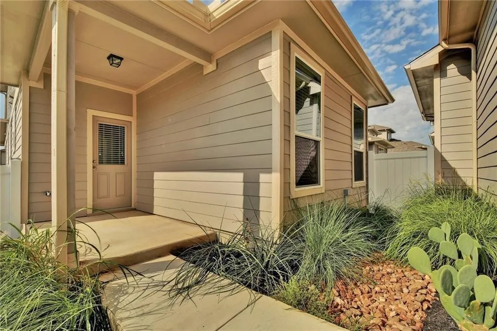$2,000/mo | 3 bed 2.5 bath 1,782sqft 1,782 square feet 3,354sqft lot | 418 Crater Lake Dr, Pflugerville, TX 78660. 