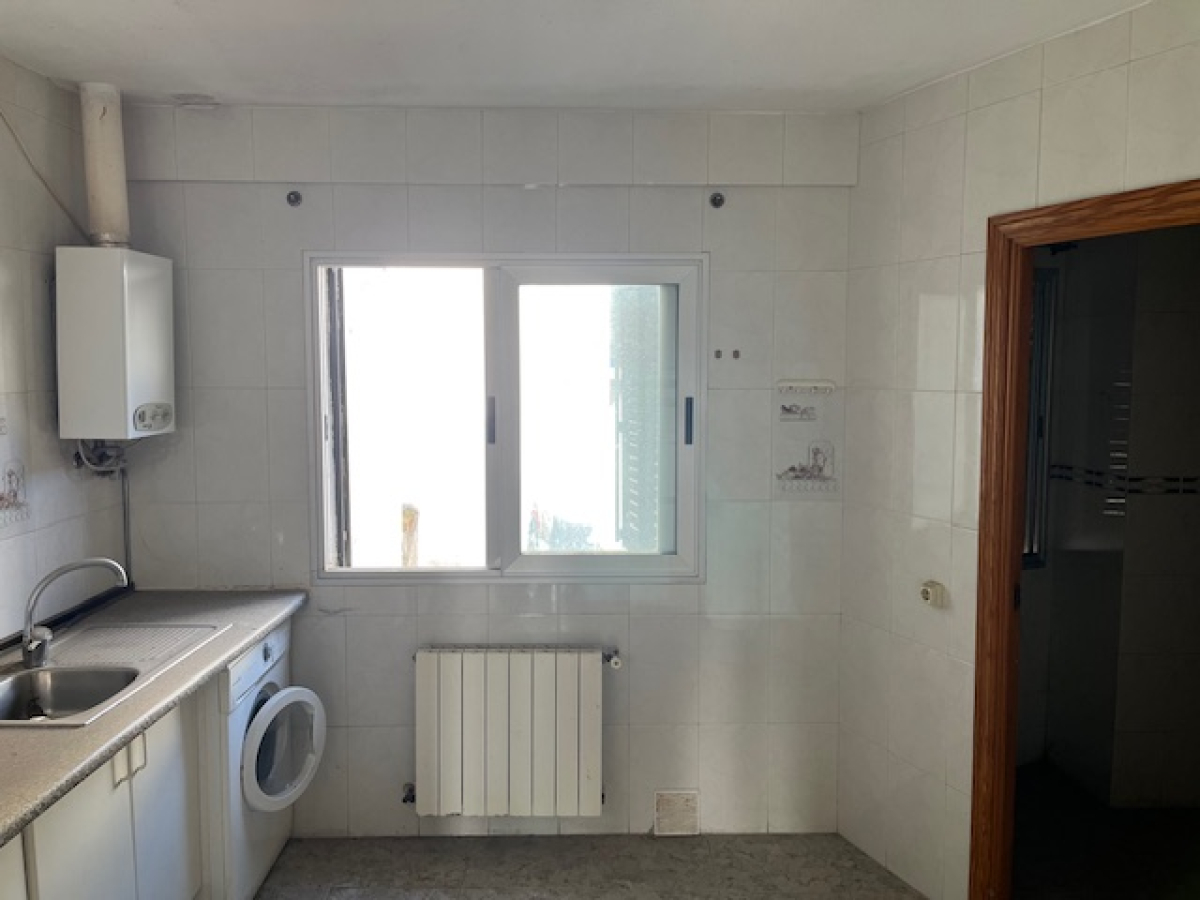 Edificio Céntrico En Tres Alturas Con Local Y Dos Pisos En Bustarviejo