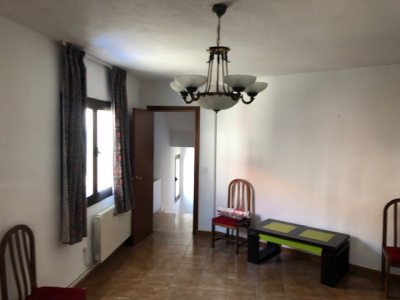 Edificio Céntrico De Dos Viviendas En Miraflores De La Sierra