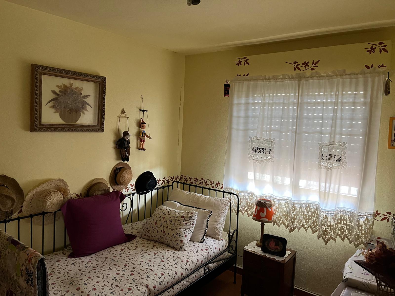  Chalet adosado en calle Cantueso