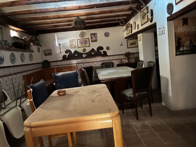 Chalet pareado con piscina y 4 dormitorios cerca del centro