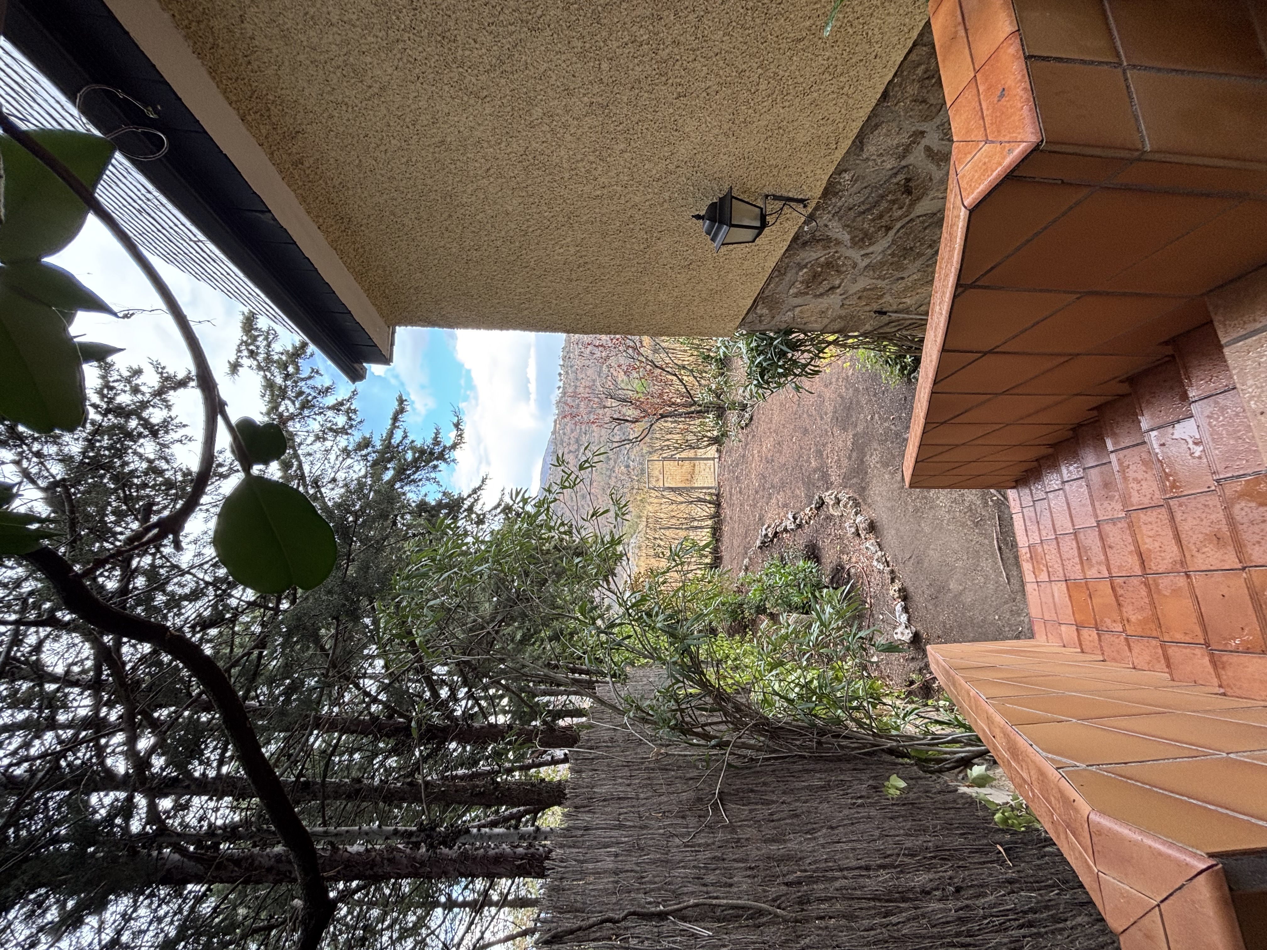 Exclusivo chalet de ensueño en Miraflores de la Sierra con vistas panorámicas, piscina privada y dos viviendas independientes