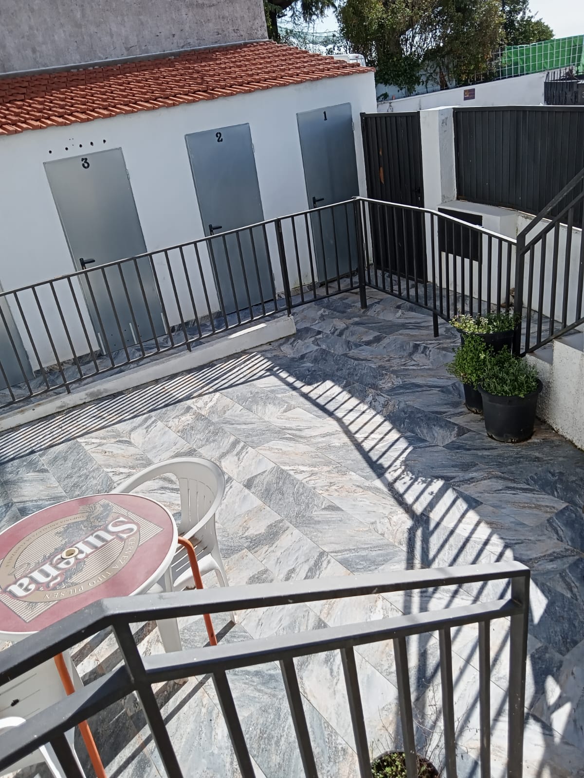 Piso + estudio con patio y trastero