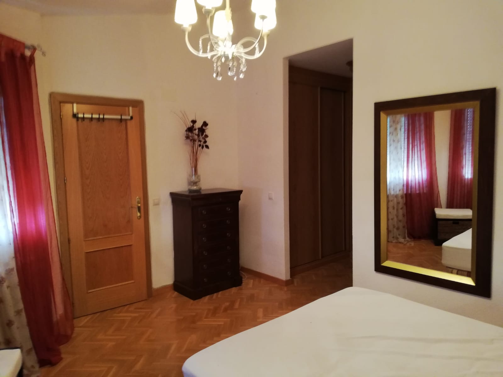 Chalet adosado con jardín, piscina y terrazas en La Pantezuela