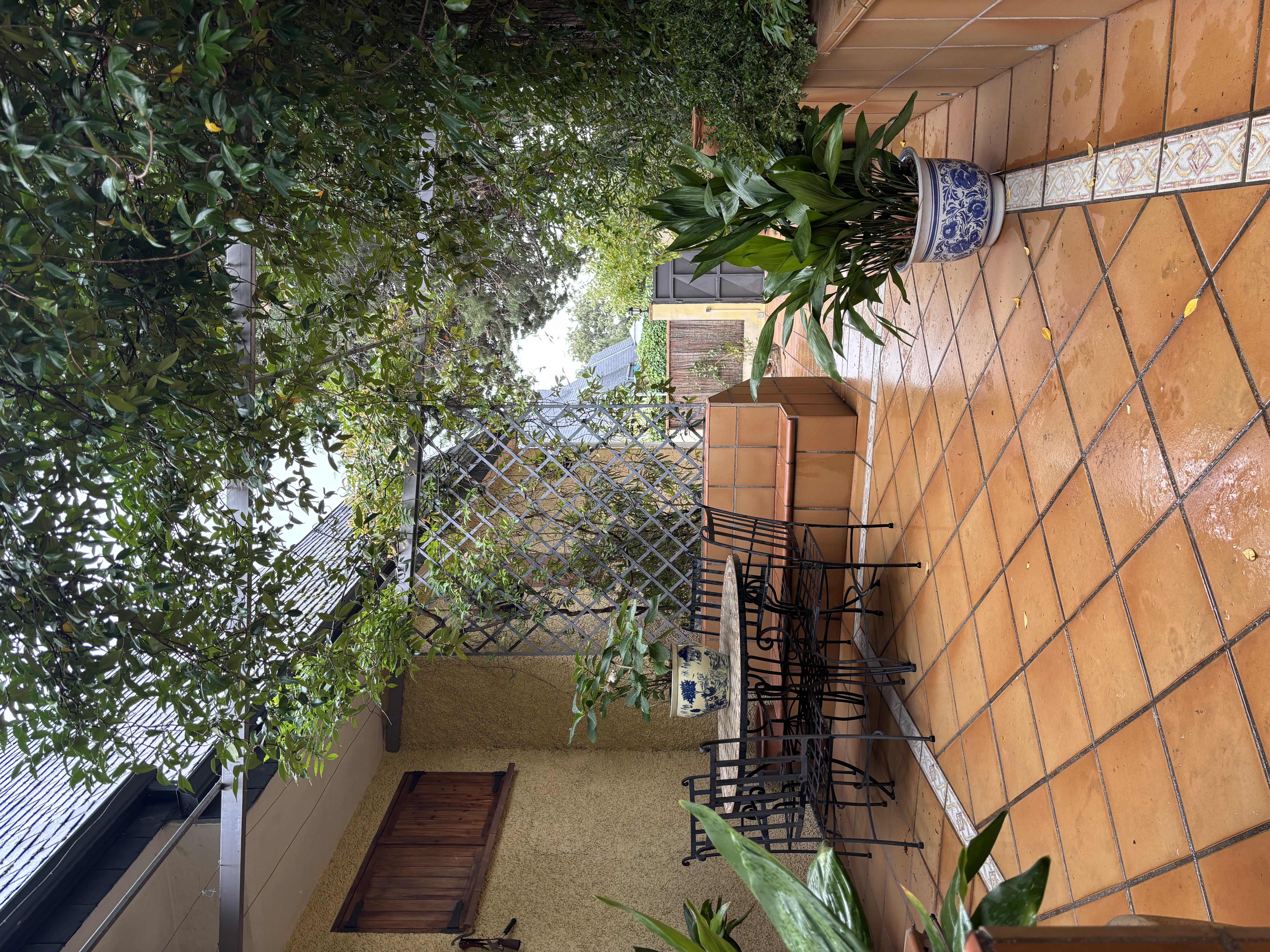 Exclusivo chalet de ensueño en Miraflores de la Sierra con vistas panorámicas, piscina privada y dos viviendas independientes