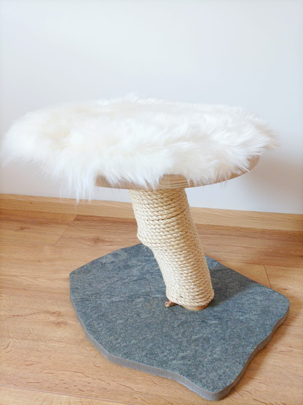 Griffoir Naturel pour Chat – L’Accessoire Idéal pour le Bien-Être de Votre Félin