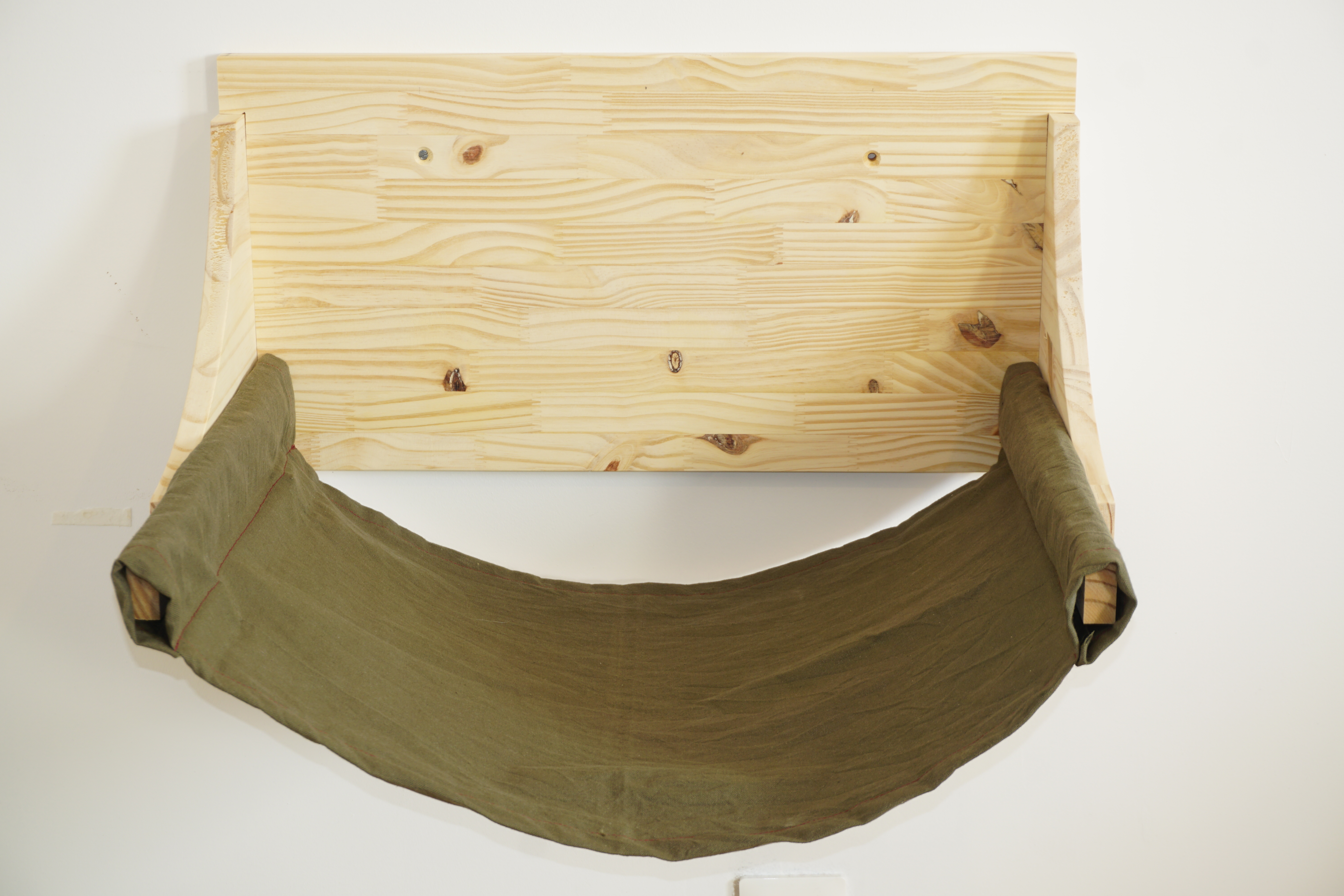 Hamac mural pour chat – Confort et design pour votre félin