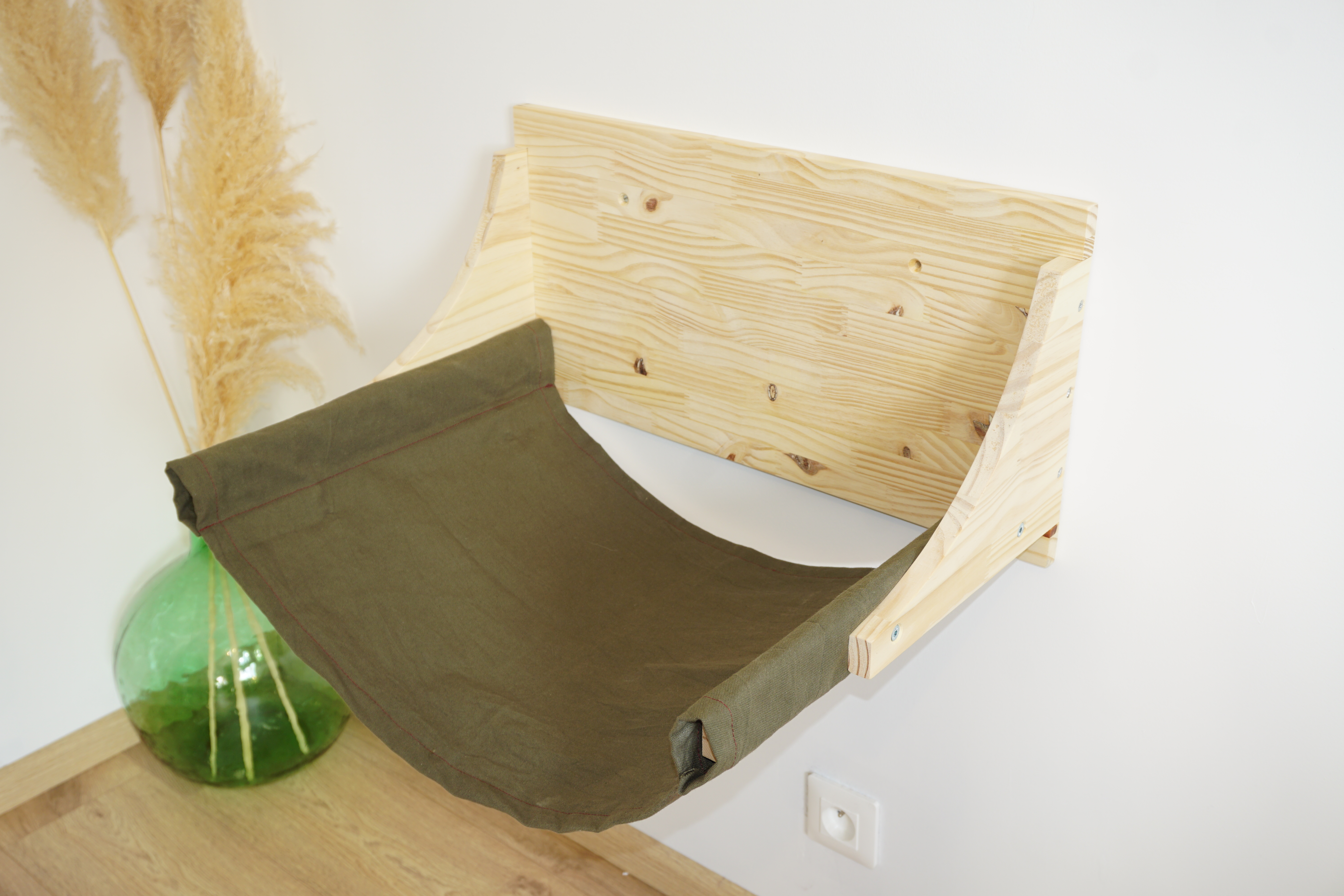 Hamac mural pour chat – Confort et design pour votre félin