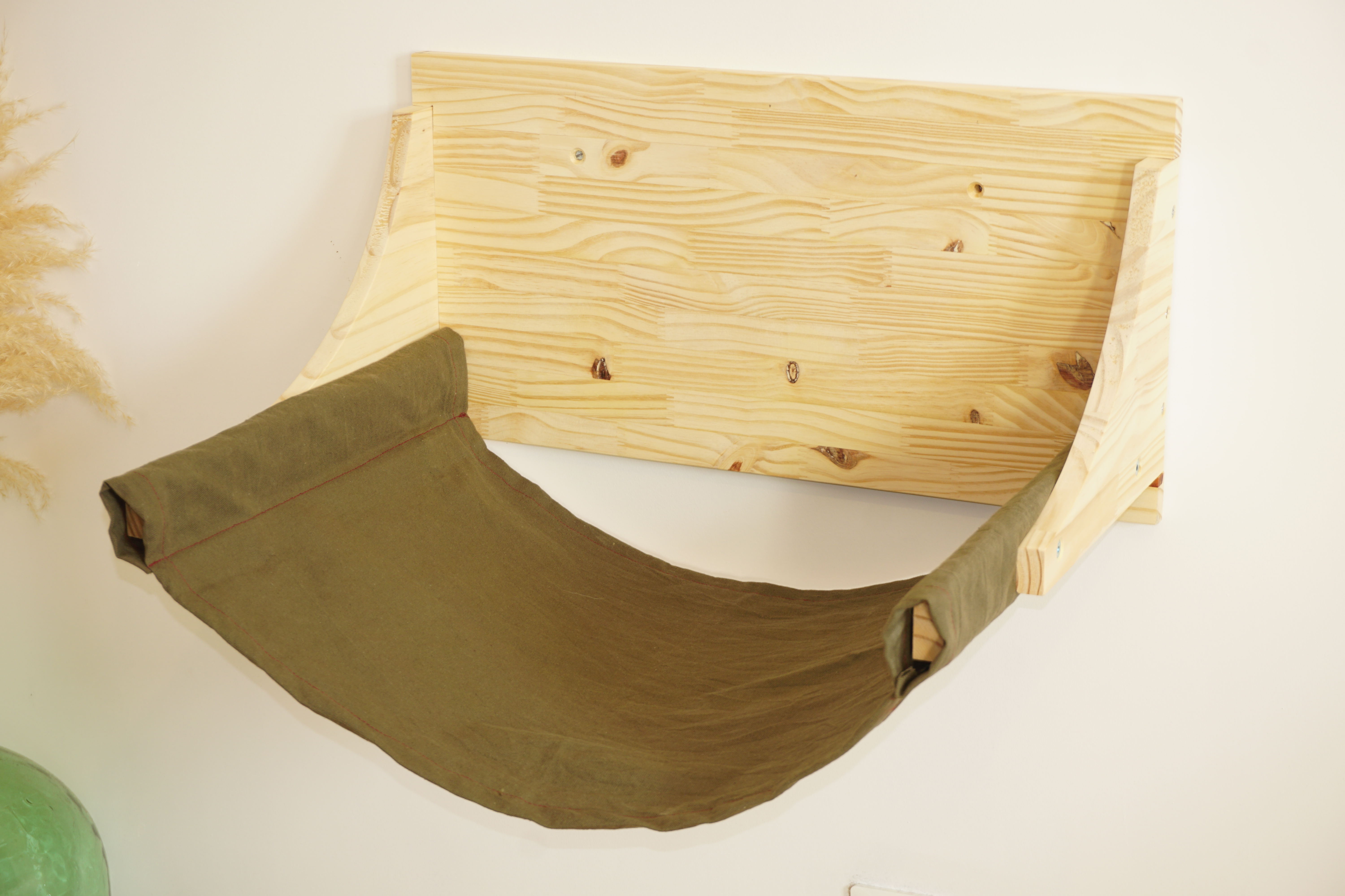 Hamac mural pour chat – Confort et design pour votre félin