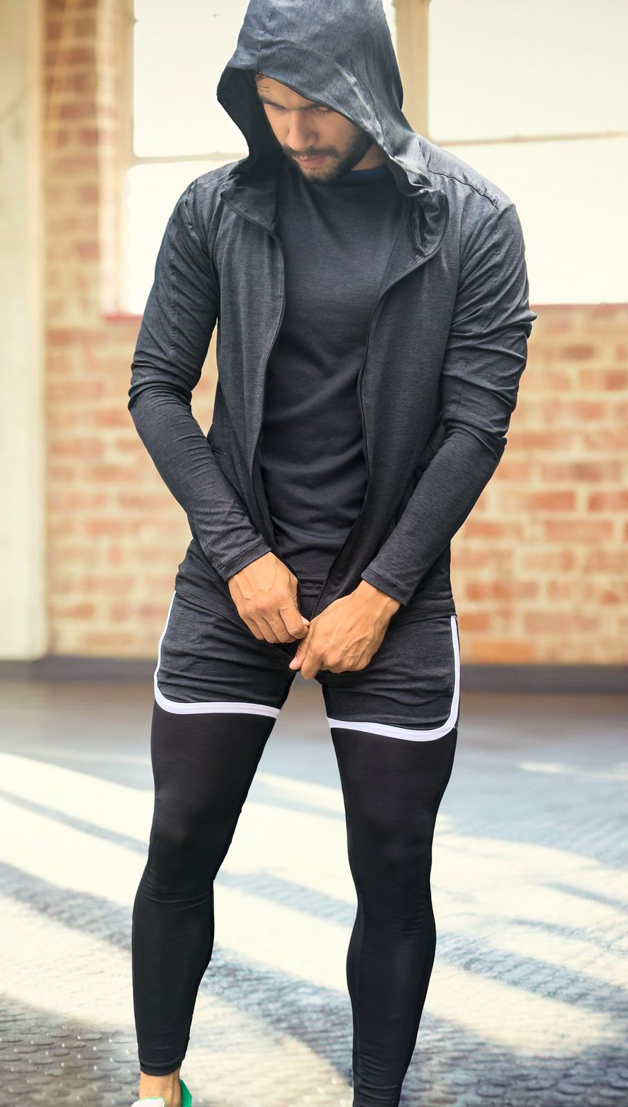 Conjunto deportivo Pantaloneta con licra larga + camiseta deportiva + camibuzo con capucha deportivo