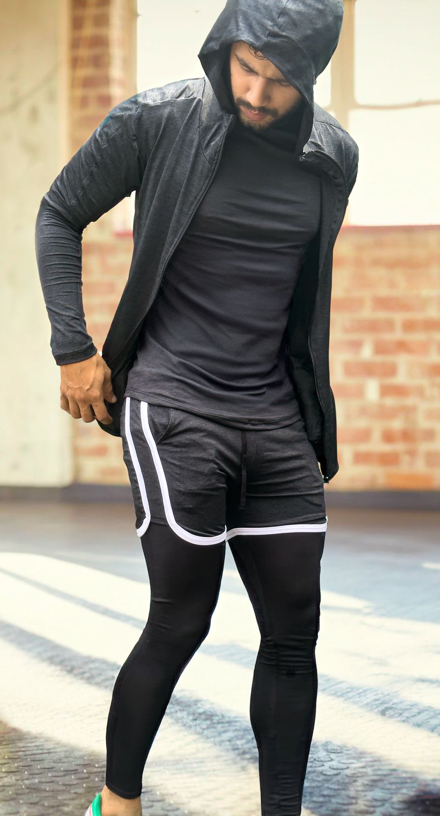 Conjunto deportivo Pantaloneta con licra larga + camiseta deportiva + camibuzo con capucha deportivo