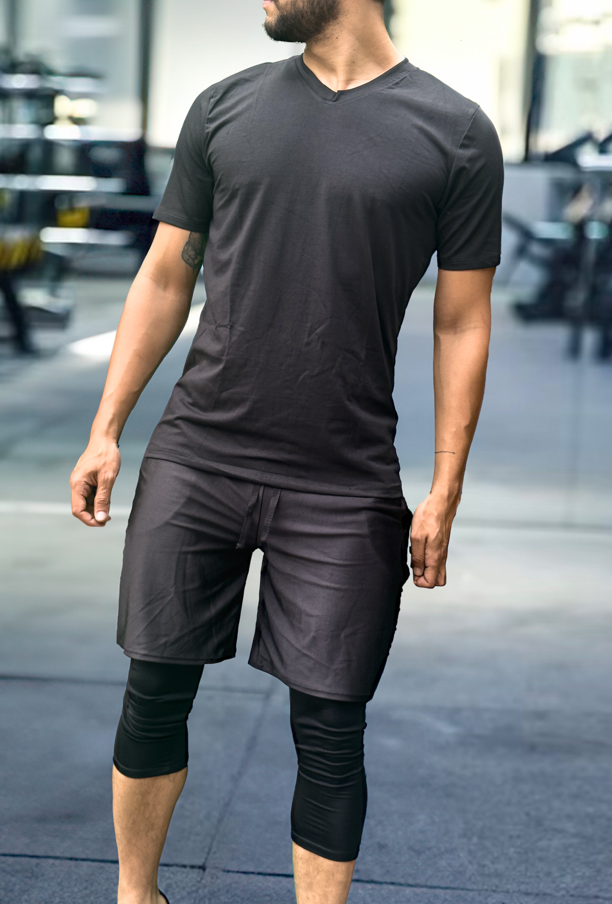 Conjunto Pantaloneta con licra semilarga + Camiseta cuello V 