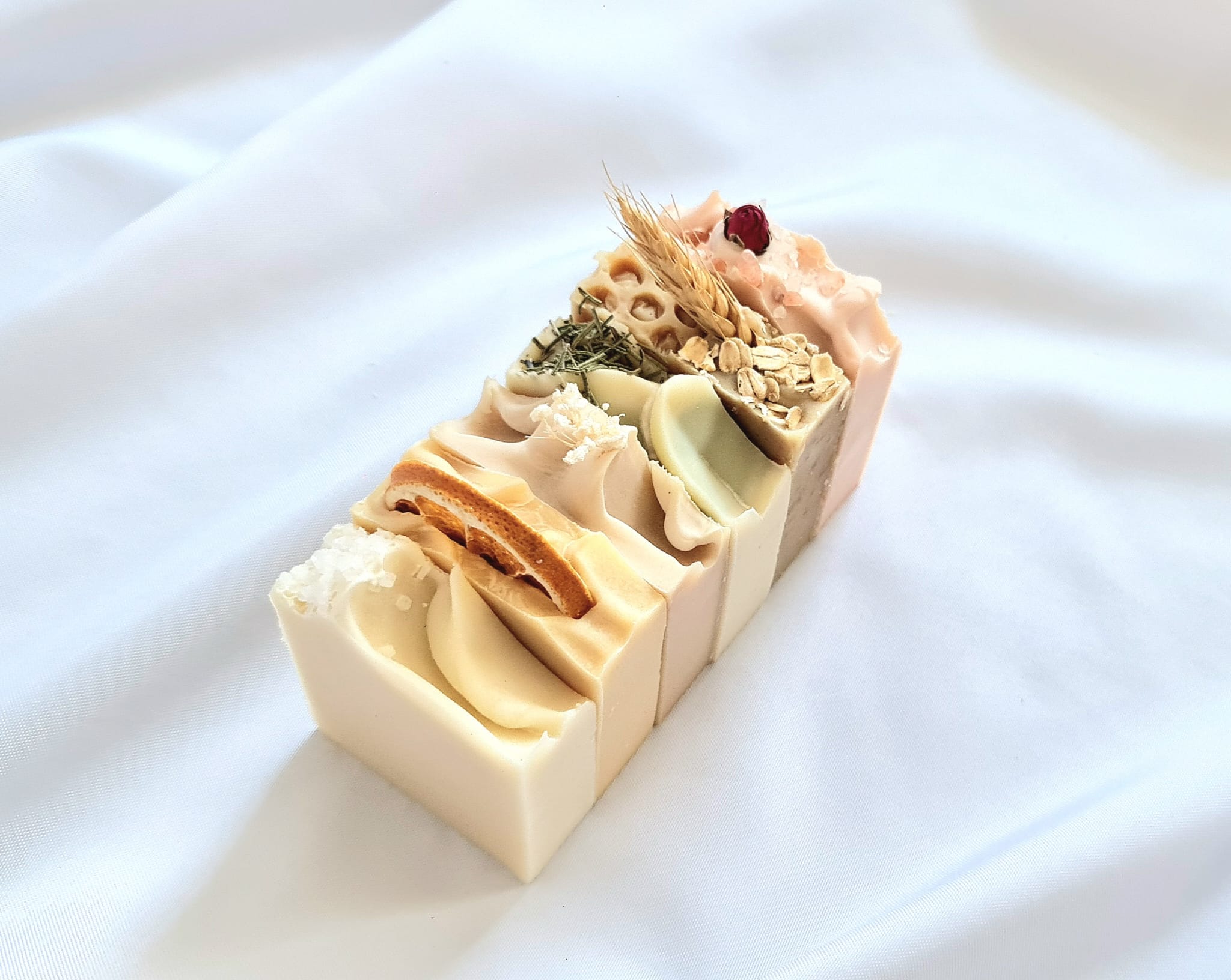 Deluxe Six Soaps Christmas Gift Box