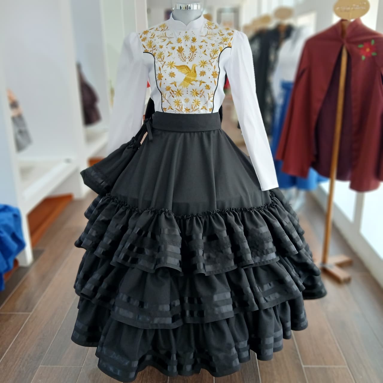 ADELITA TENANGOS ESCENCIAL ORO