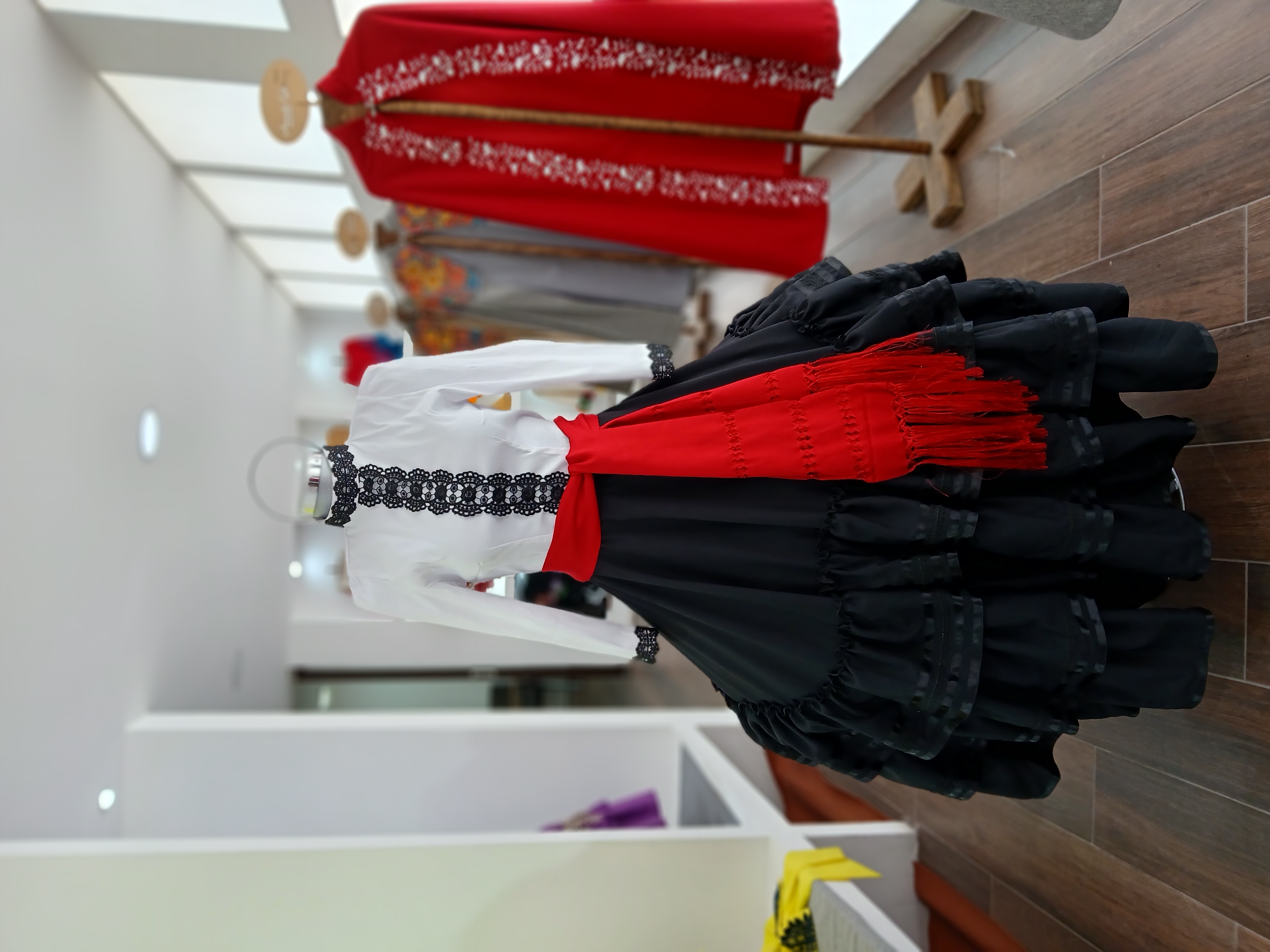 VESTIDO FLOR DE CASTILLA NEGRO  BLANCO