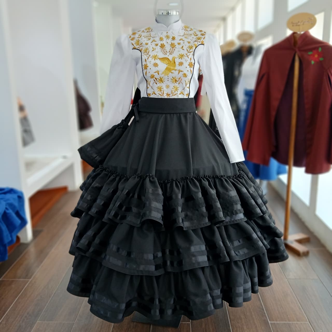 ADELITA TENANGOS ESCENCIAL ORO