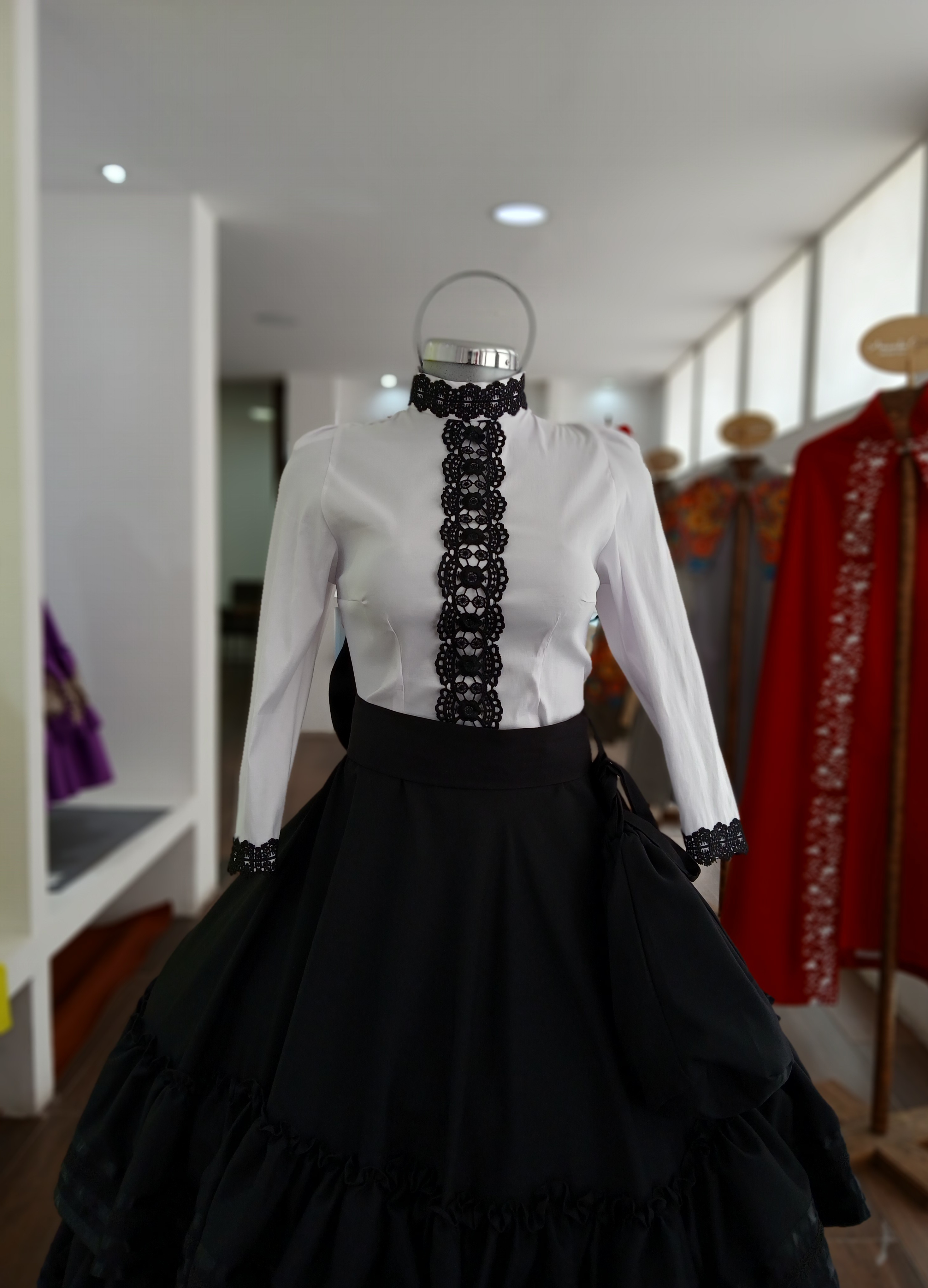 VESTIDO FLOR DE CASTILLA NEGRO  BLANCO